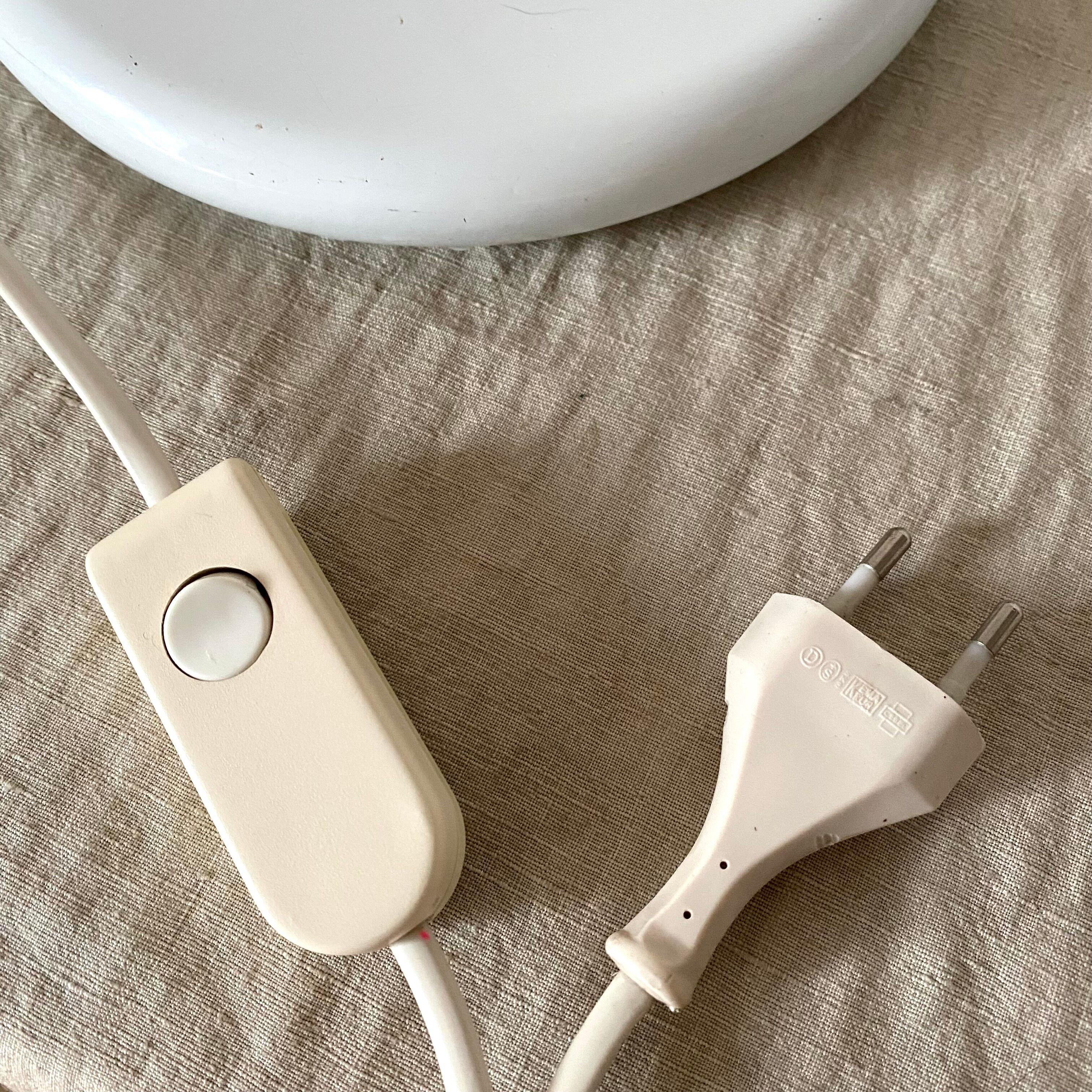 Seneca 80s desk lamp