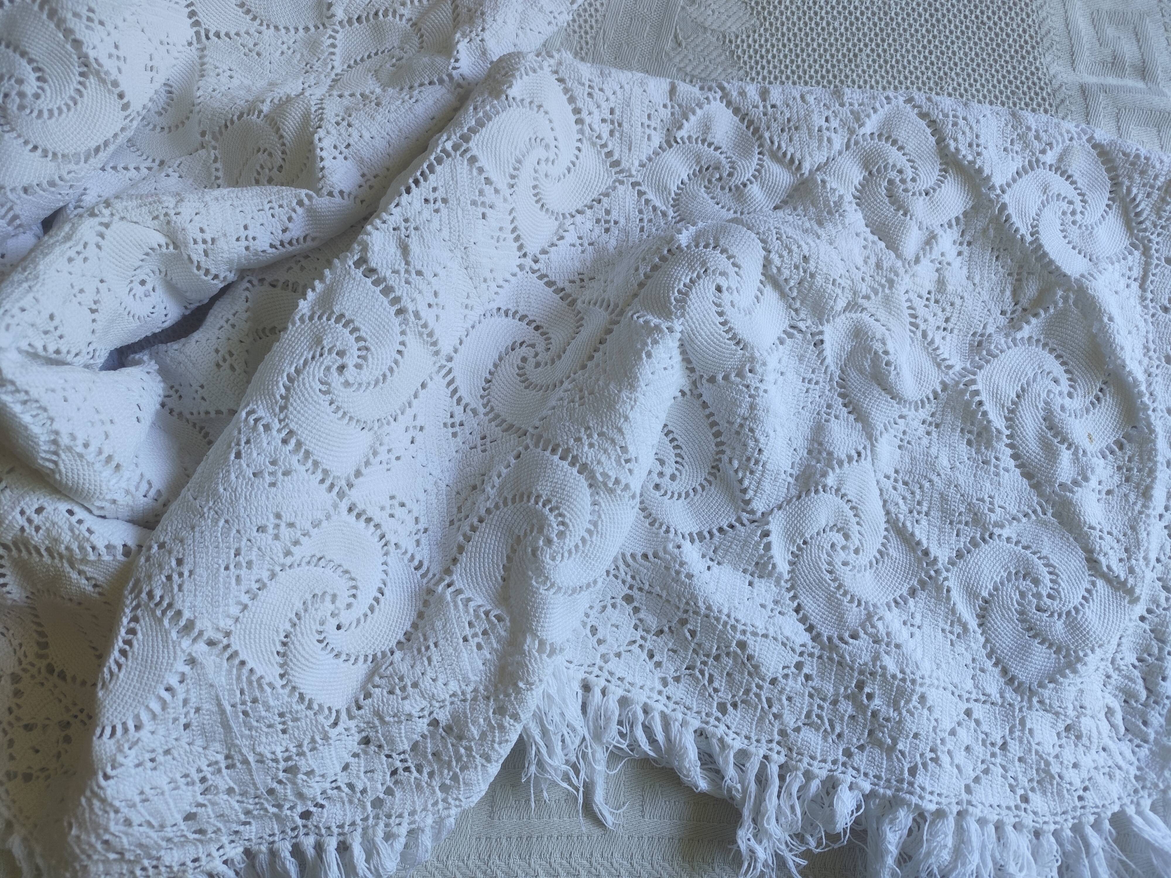 White cotton bedspread, Old crochet bedspread