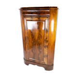 Antique late empire corner cabinet of mahogany and in great vintage condition from the 1840s.