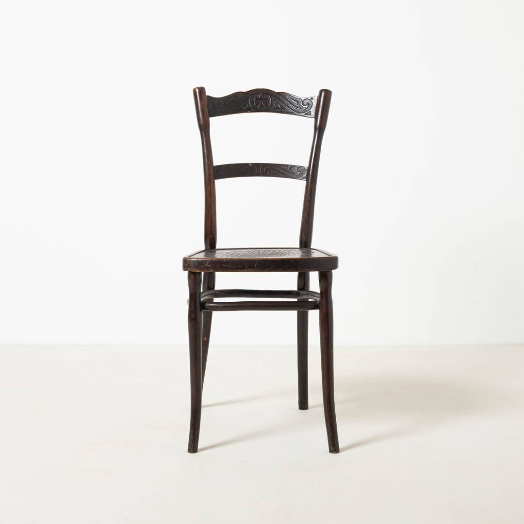 Paire de chaises de café / salle à manger en bois courbé antiques par J&J Kohn, Autriche, vers 1