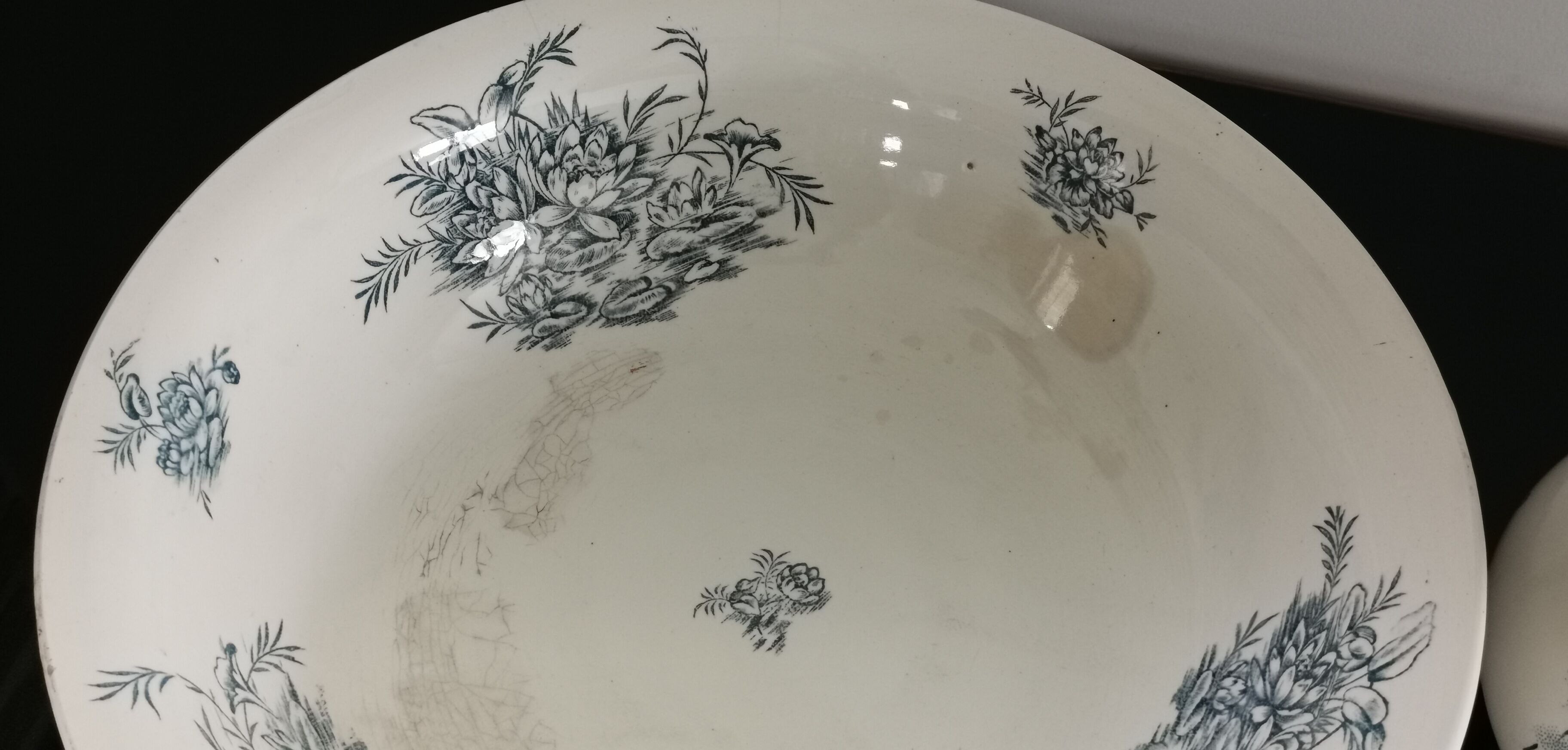 Broc and washbasin Iron Earth earthenware Givors