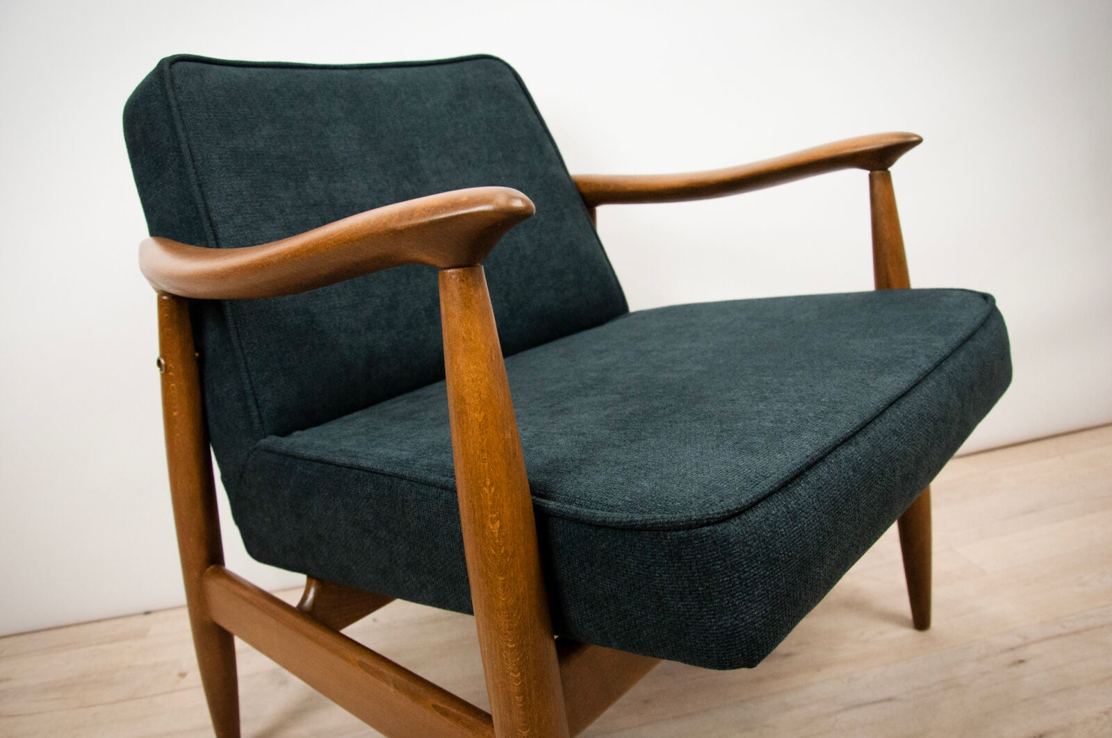 GFM-87 Beech and Fabric Armchairs by Juliusz Kędziorek for Gościcińskie Fabryki Mebli, 1960s, Set of