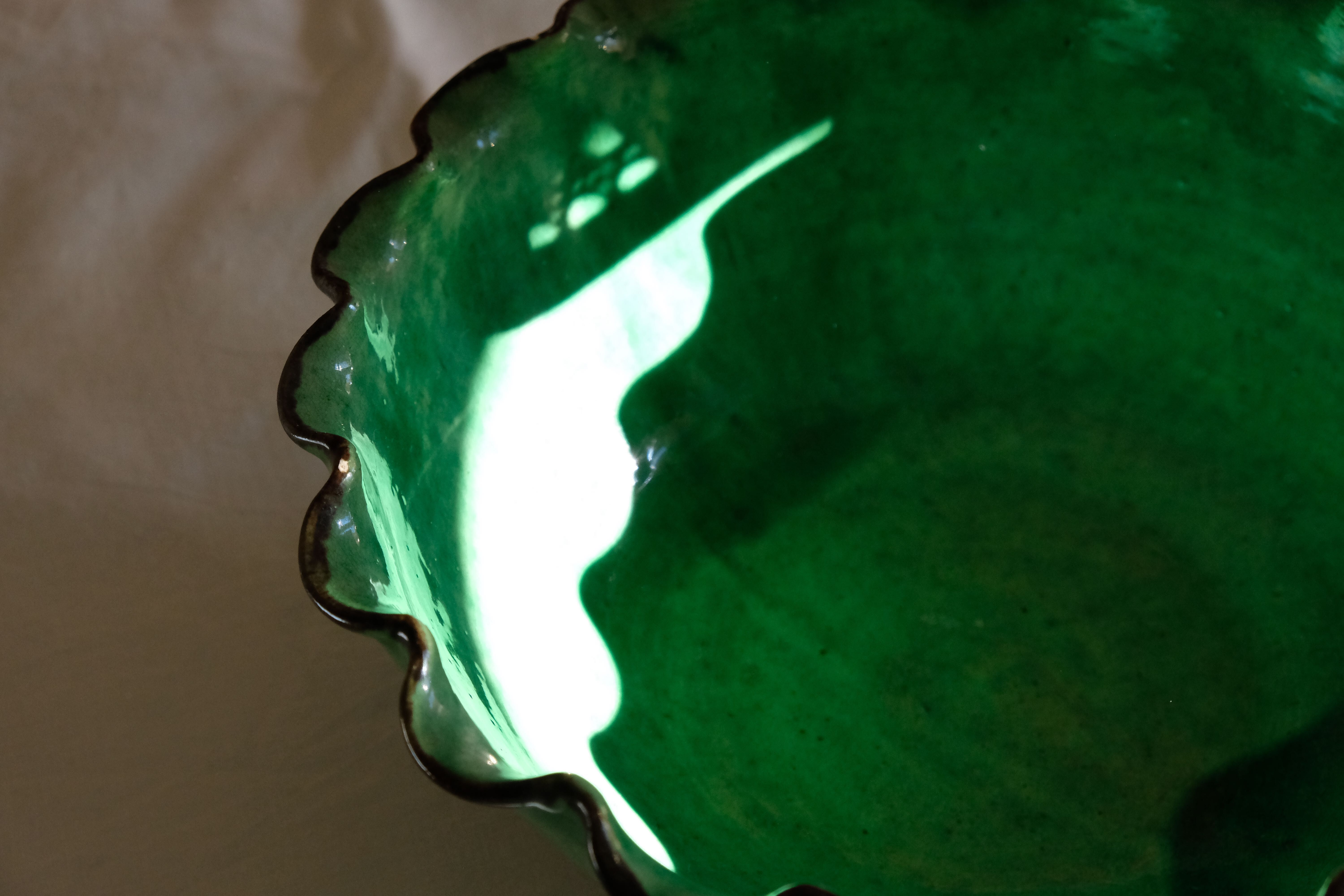 Ancient saladier varnished Provence