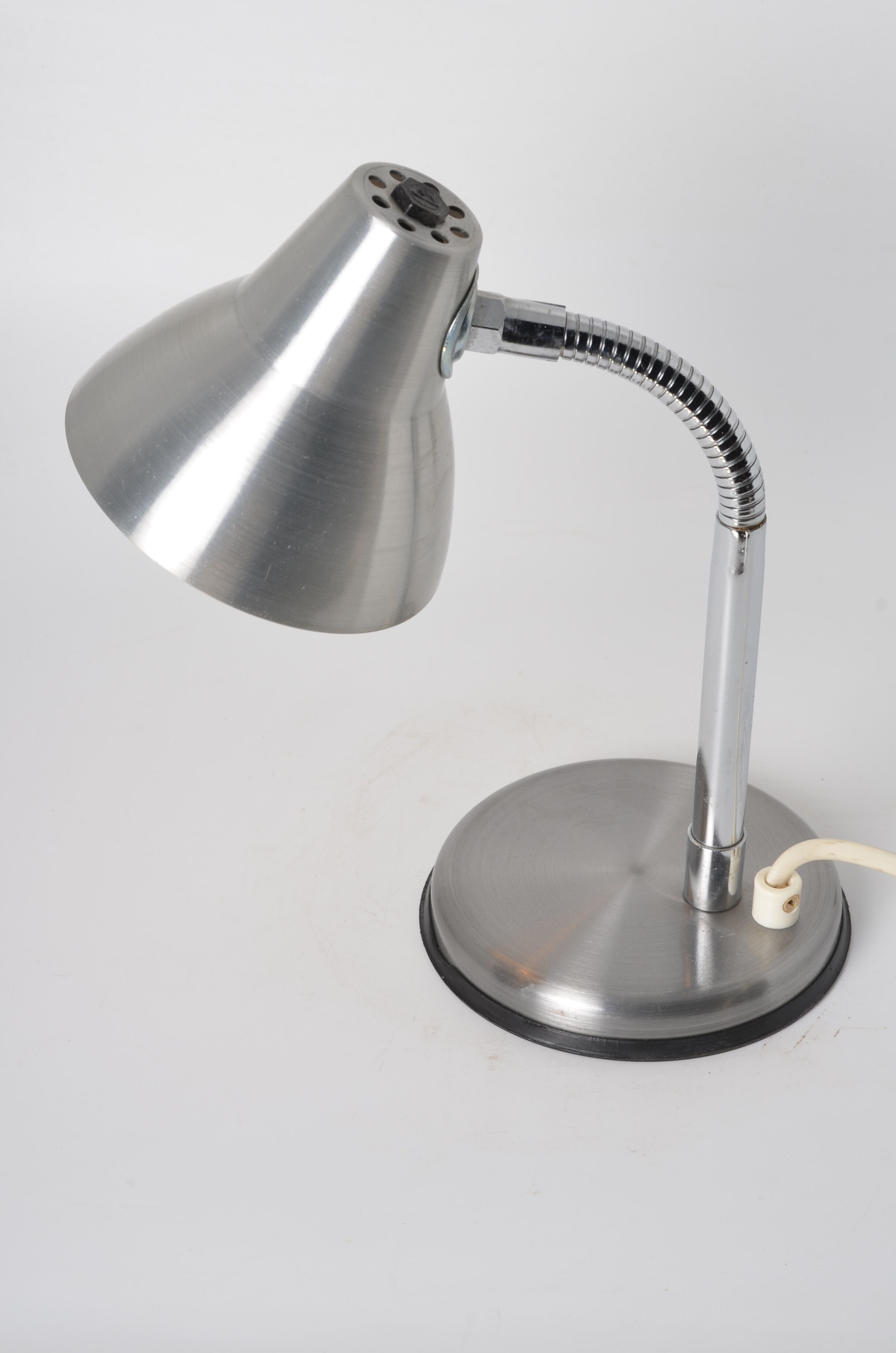 Articulated desk lamp
