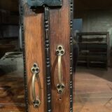 Armoire coloniale en manguier, détails laiton