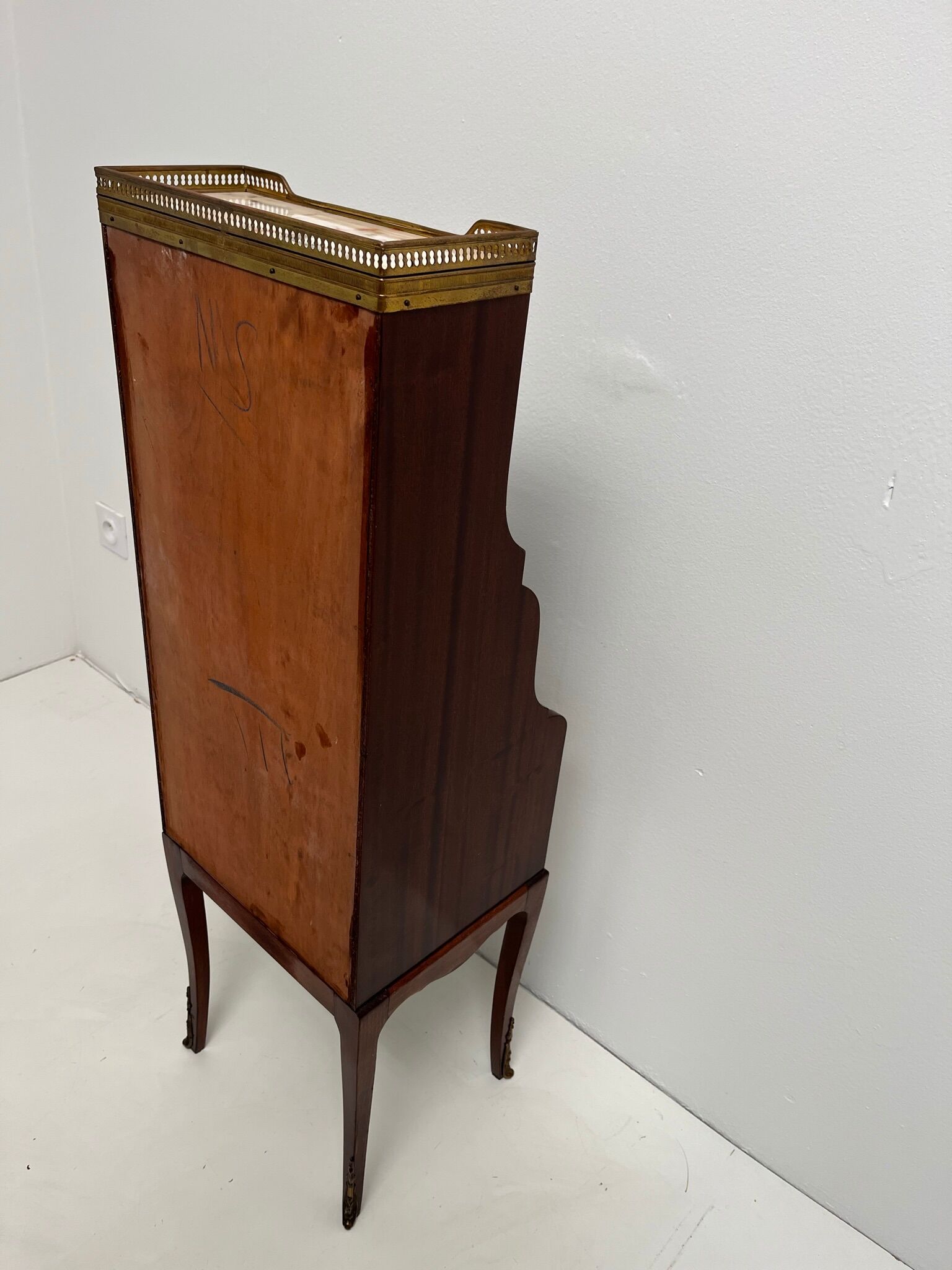 Louis XVI entrance furniture