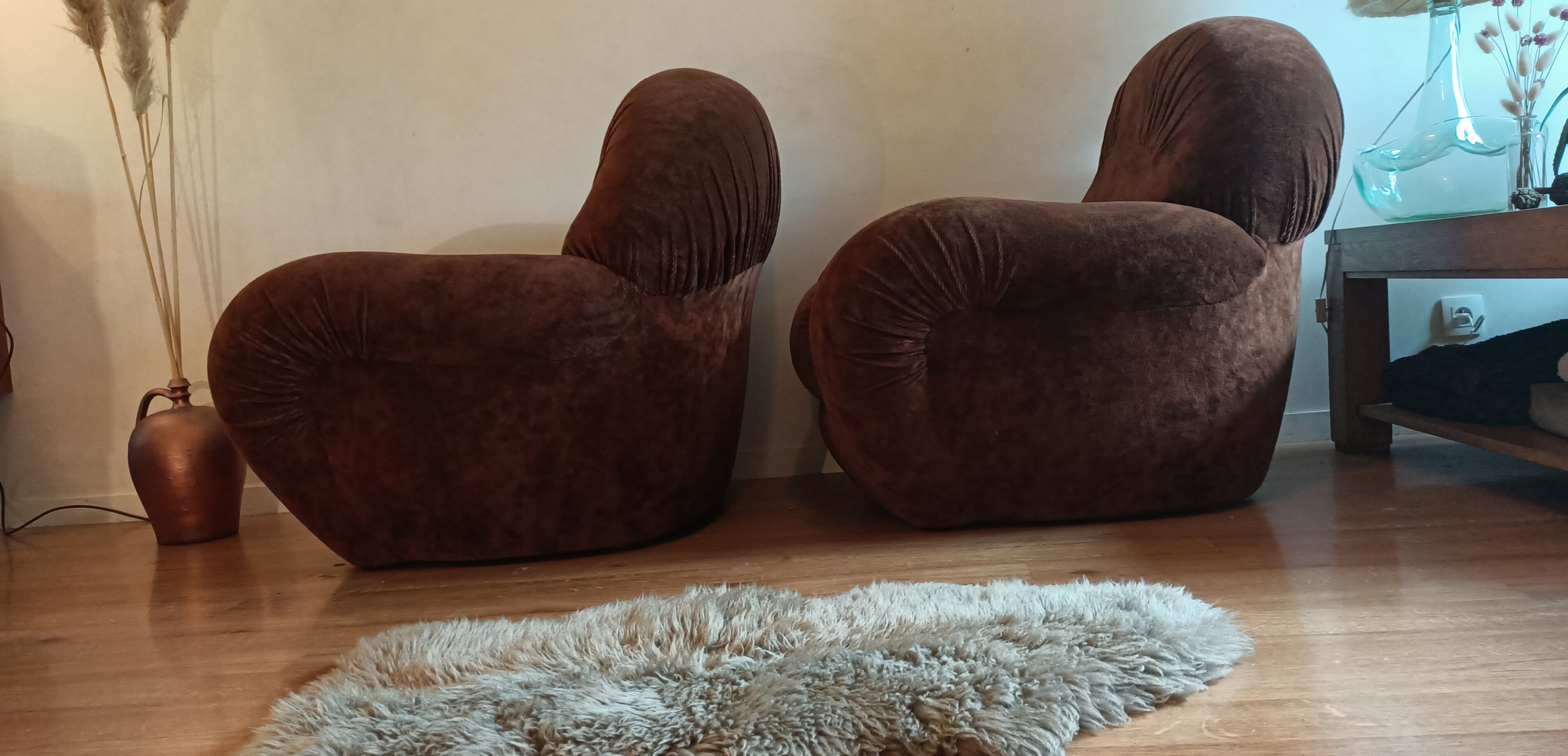 2 vintage velvet lounge chairs 70s