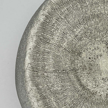 Omuro - artisanal pot in mineral cement