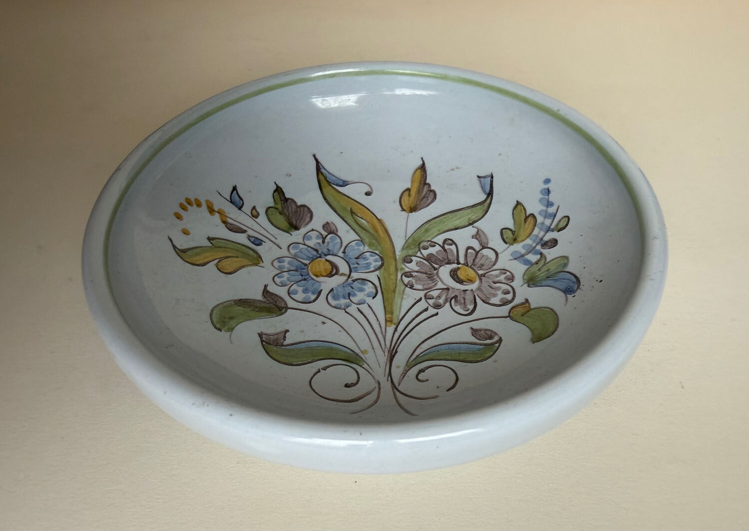 Bowl or catch-all in Montagnon