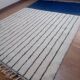 Tapis marocain en laine bleue tissée à la main