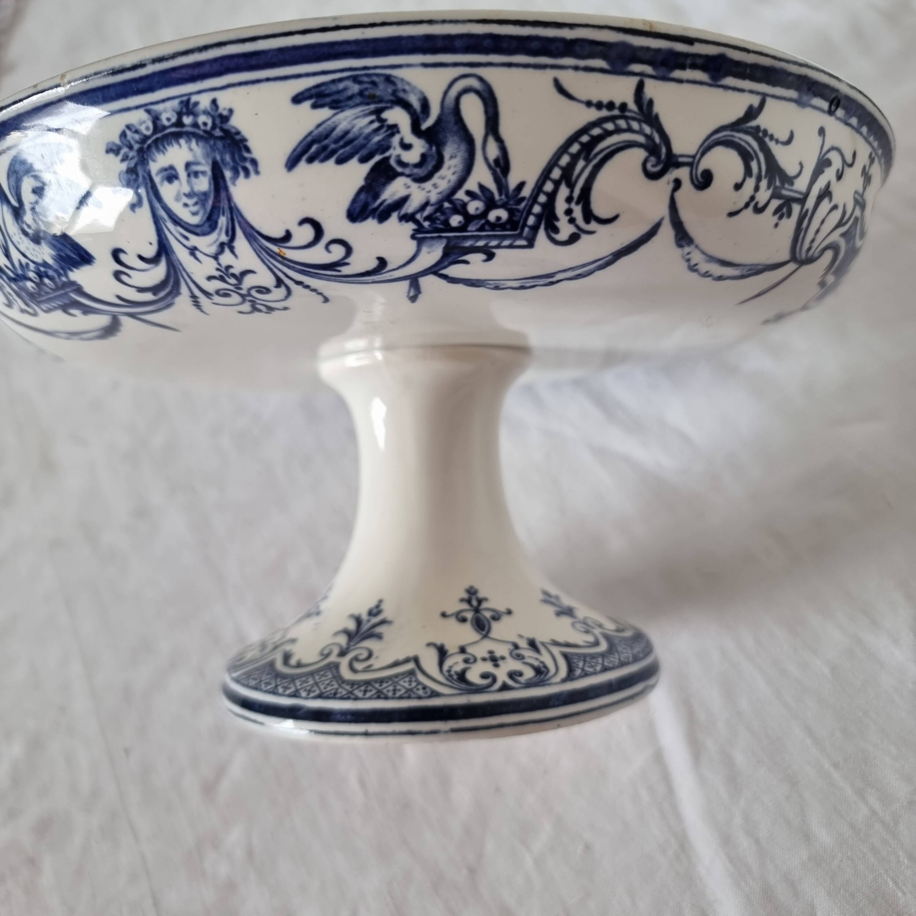 Old moustiers jules vieillard bourdeux compotier dish on base, late 19th century