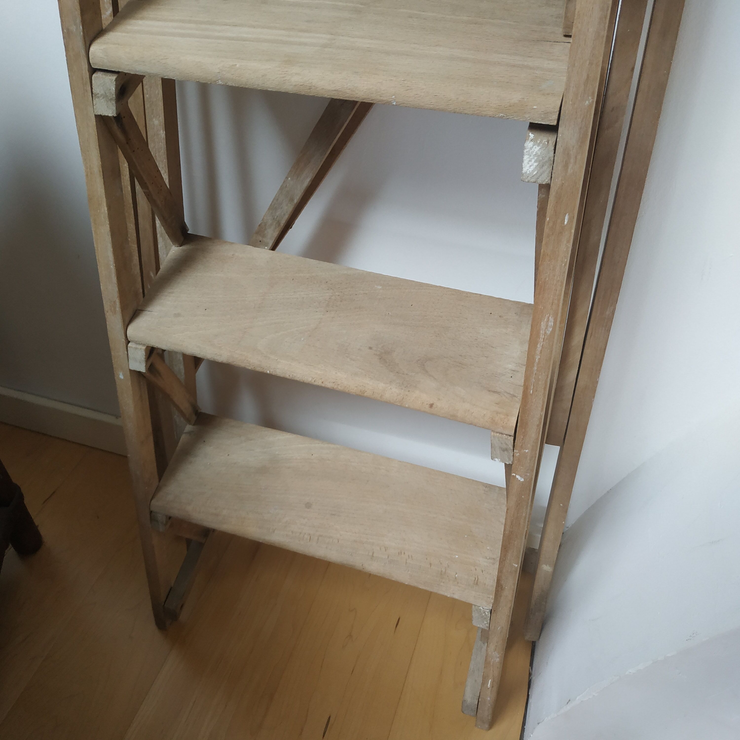 Painter's stepladder