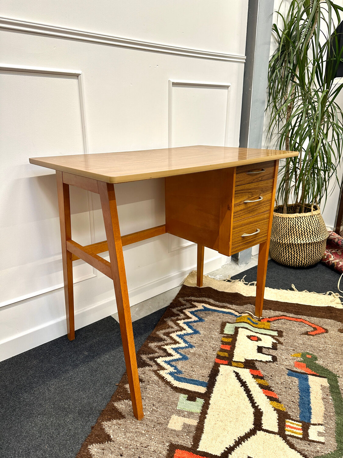 Desk formica compass legs