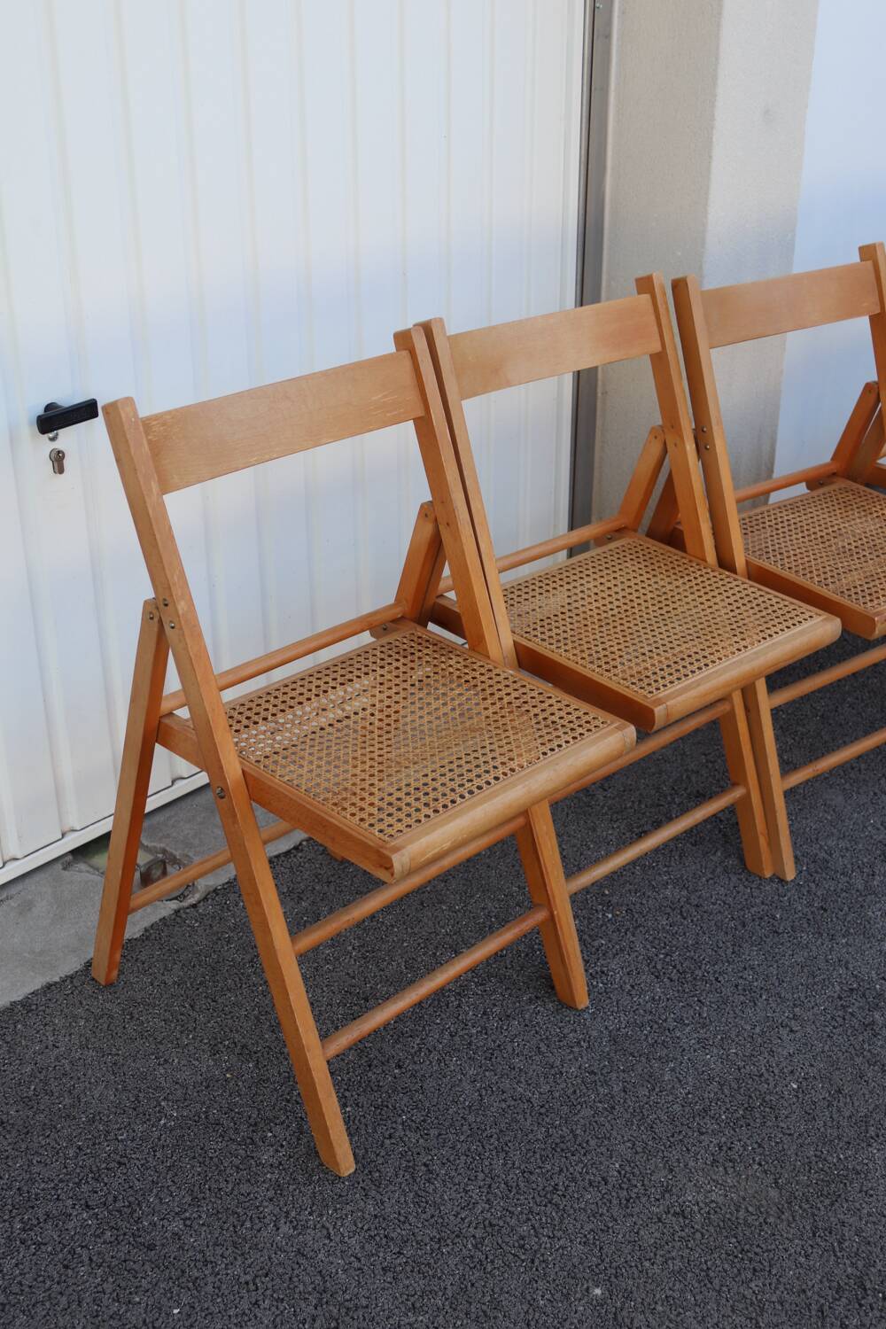 Set of 5 vintage folding chairs in beech and cane – Italy, 1970s