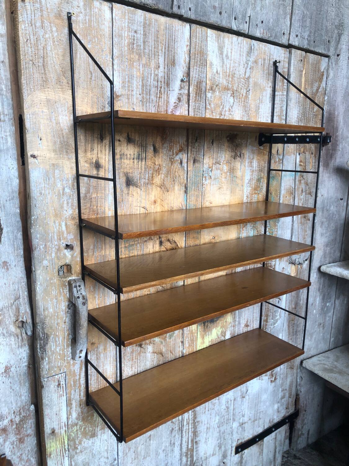Ancienne etagère murale modulable tomado métal noir + bois clair vintage