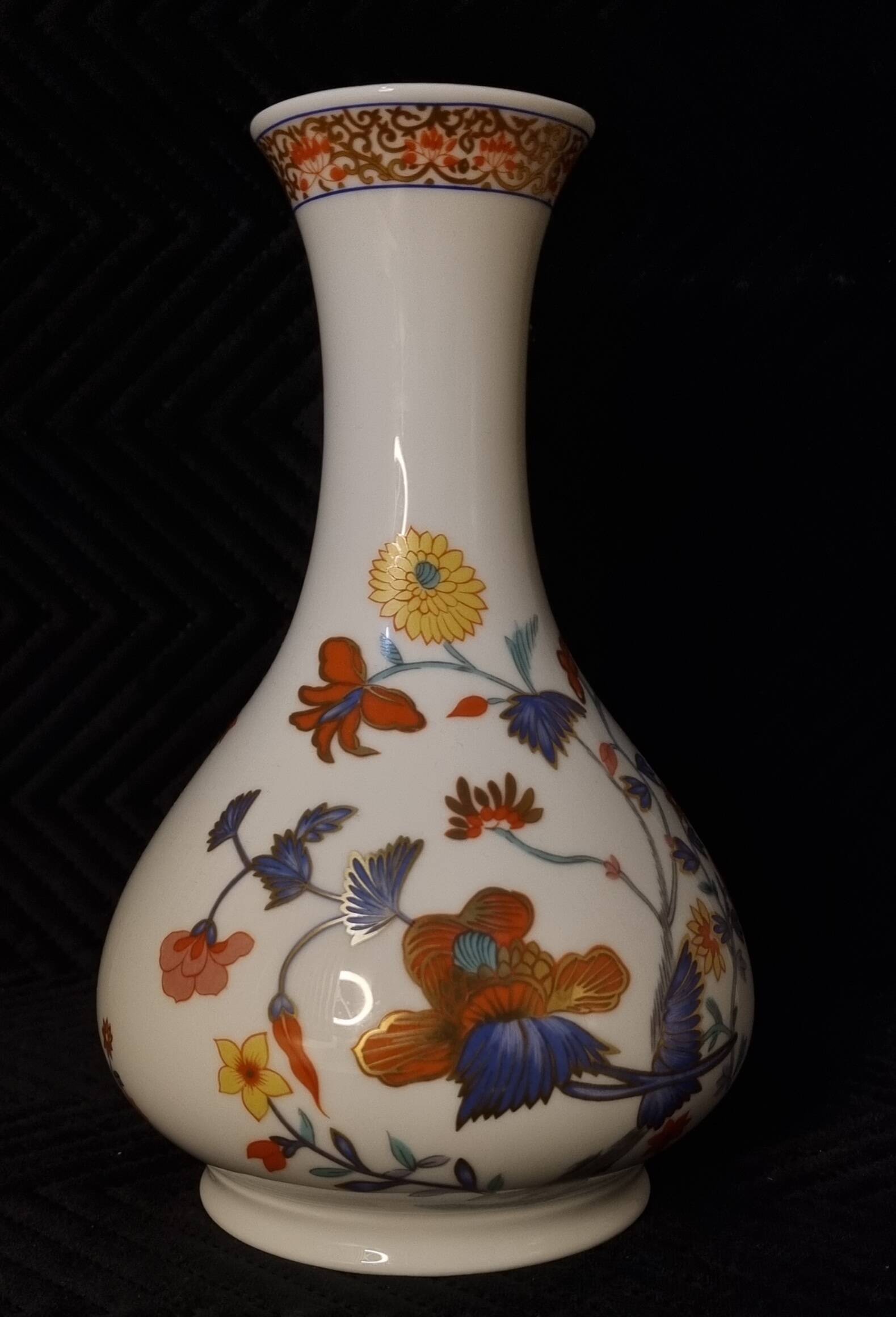 Bernardaud Pondochery porcelain vase