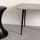 Table basse grise pieds métalliques