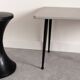 Table basse grise pieds métalliques