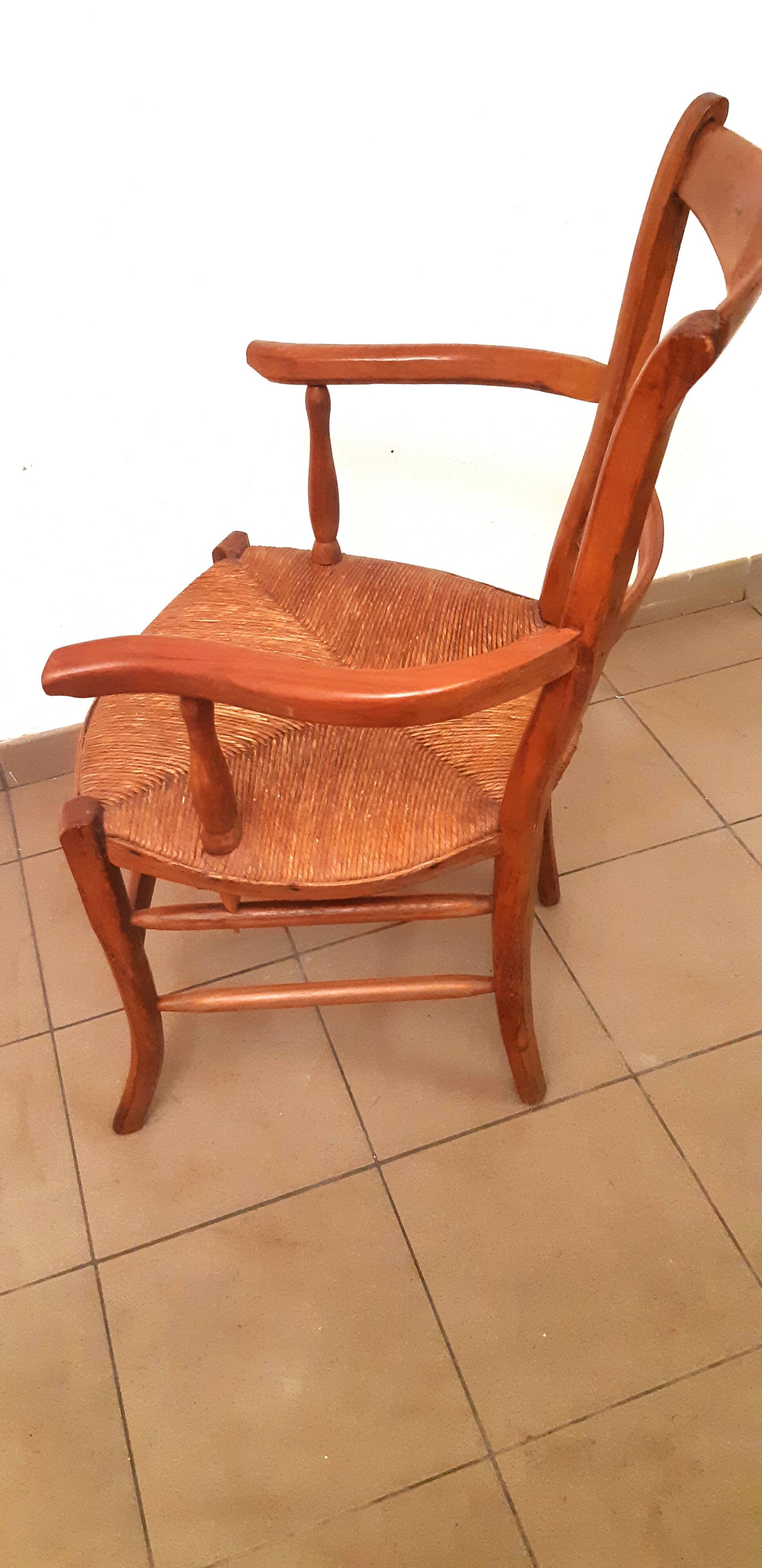 fauteuil rustique début XIXème en noyer blond