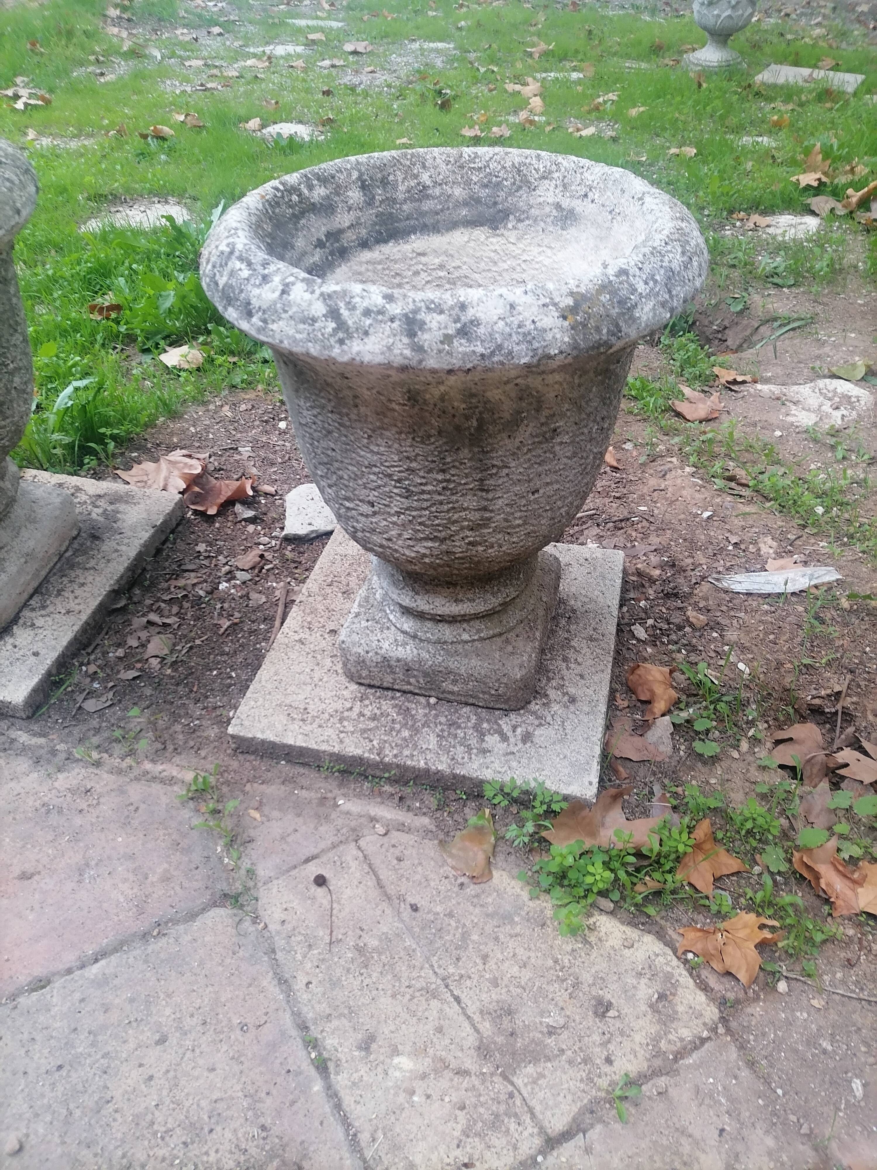 Pair of Medici basins from the 40s - 50s. Garden decoration.