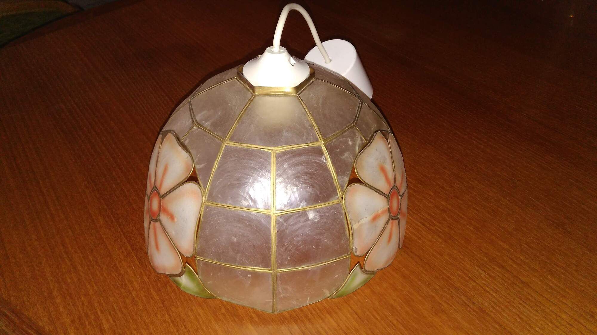 Suspension in vintage mother-of-pearl
