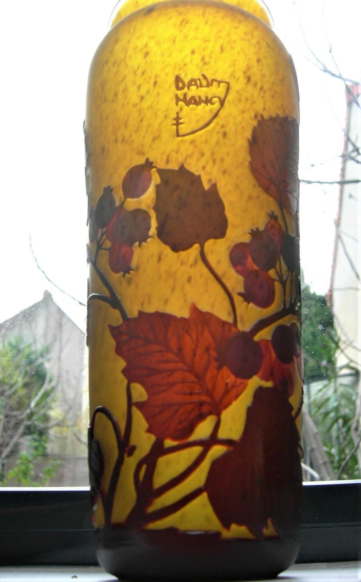 Daum Nancy's art nouveau-style vase with red brown with rosehip decoration