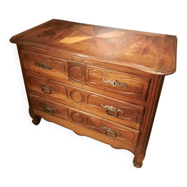 Commode du dix huitième sciecle en bois massif