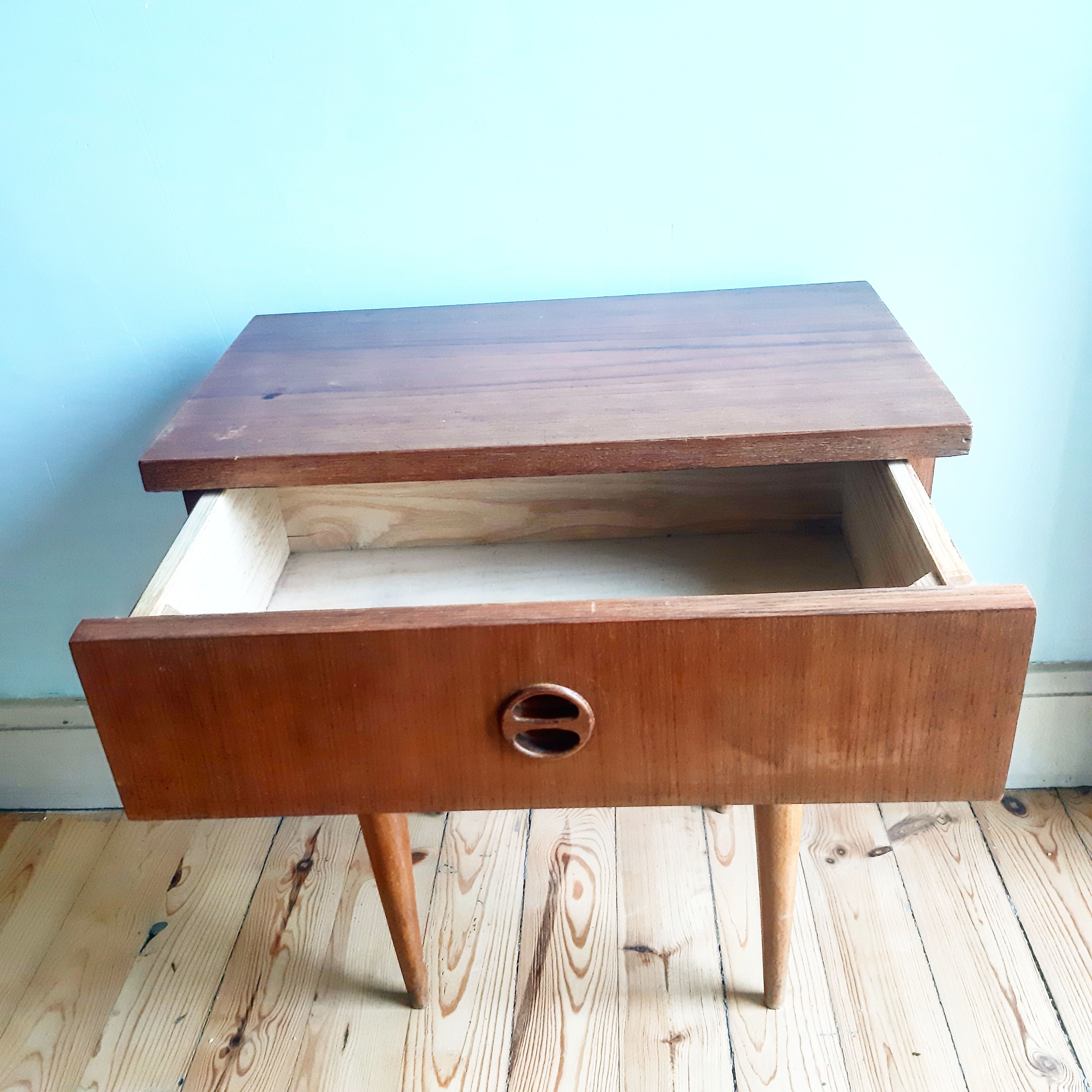 Table de chevet des années 50