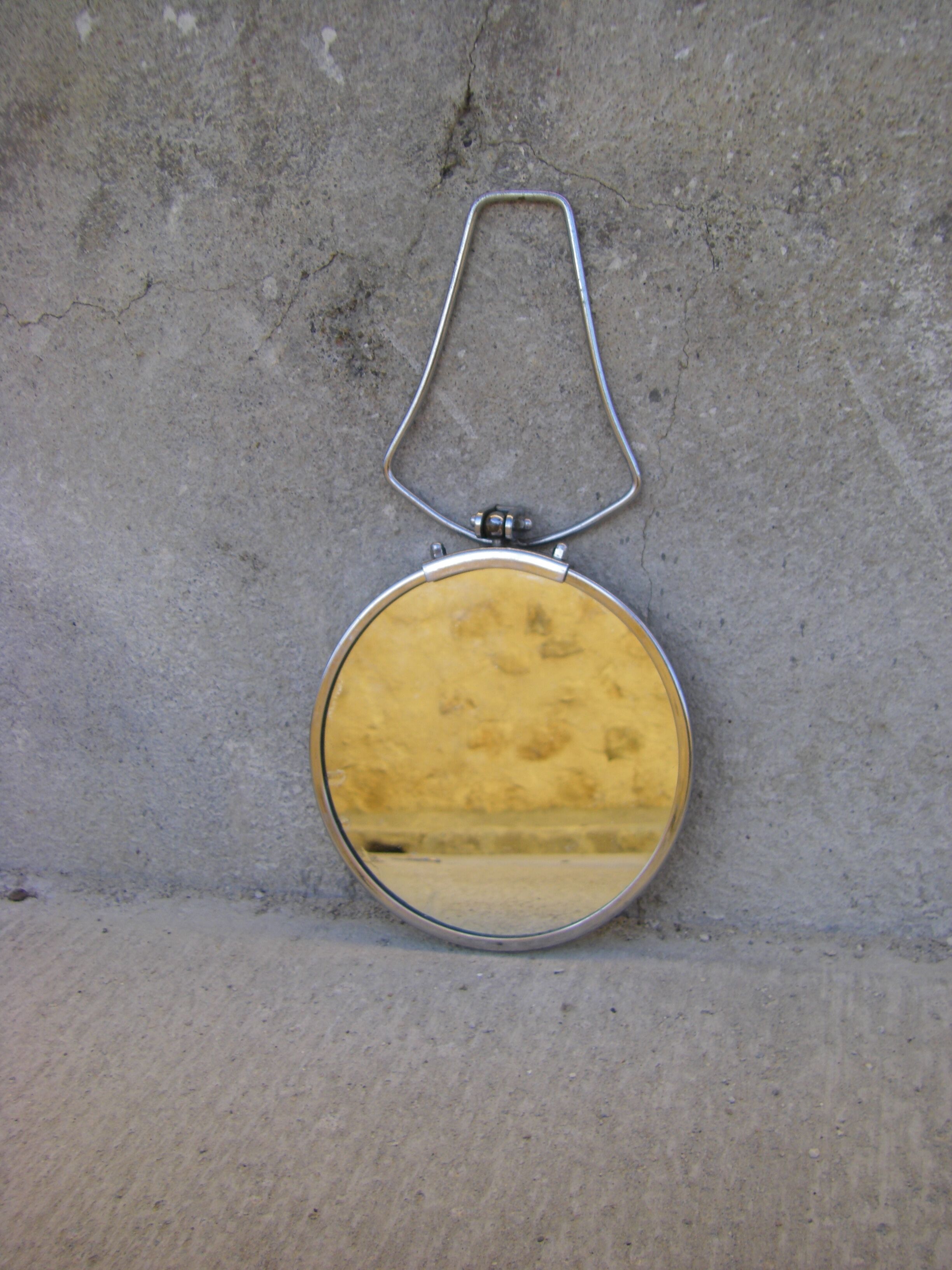 Mirror to hang