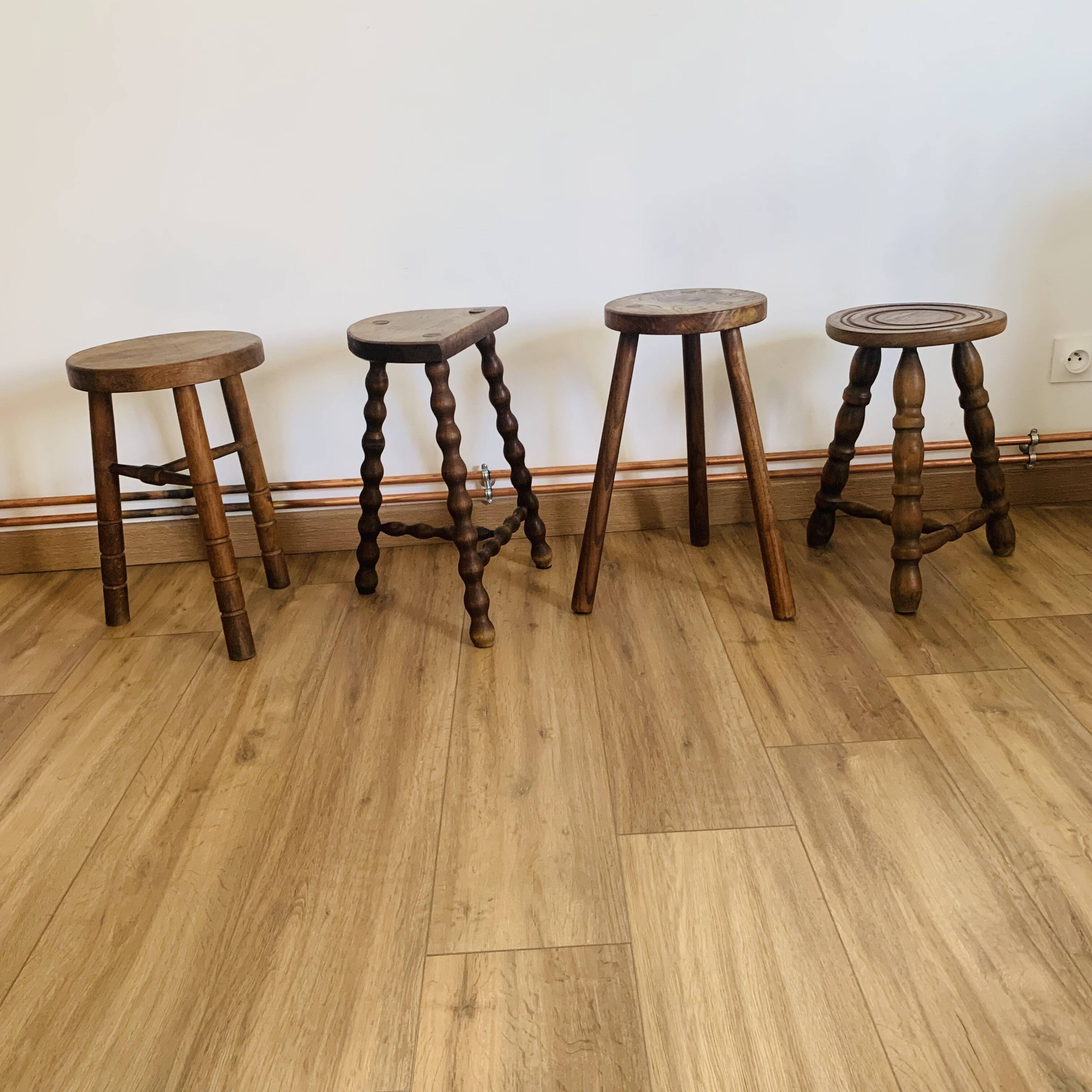 Ensemble de 4 tabourets tripodes