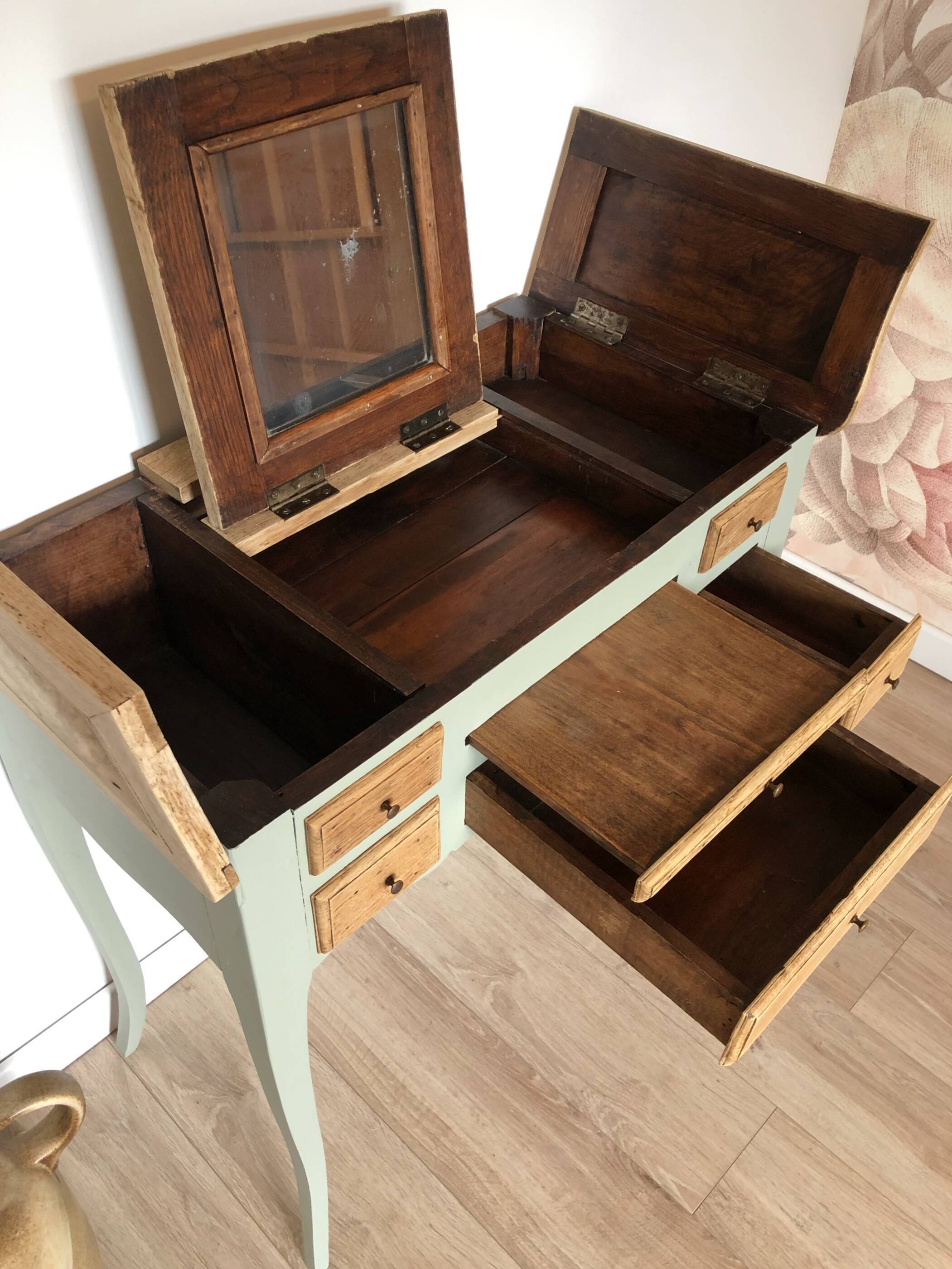 Vintage dressing table "romantic" style