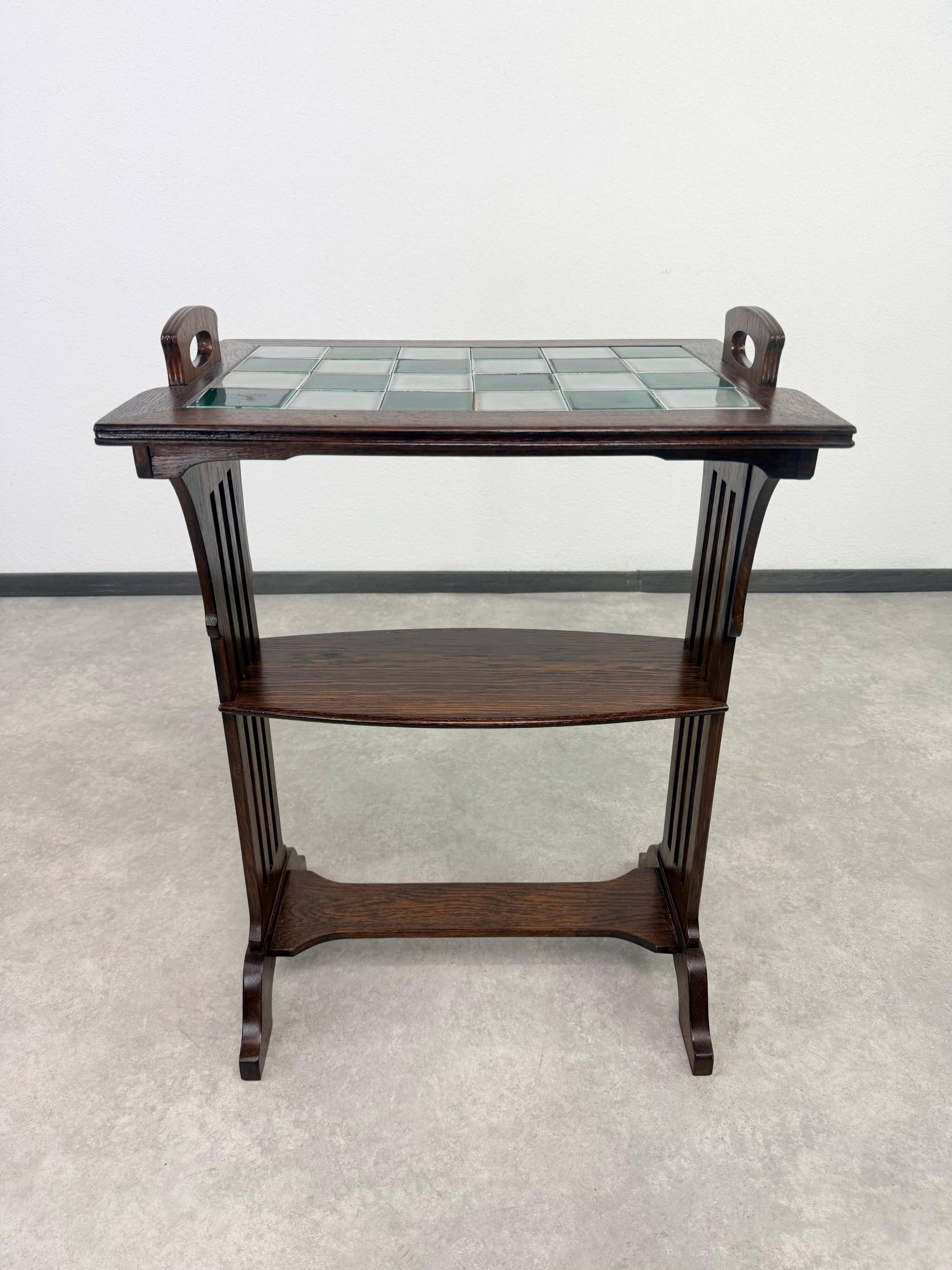 Table de service dans le style de la sécession viennoise