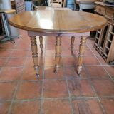 Round table 6 feet in oak with extension