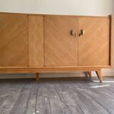 Sideboard with compass feet