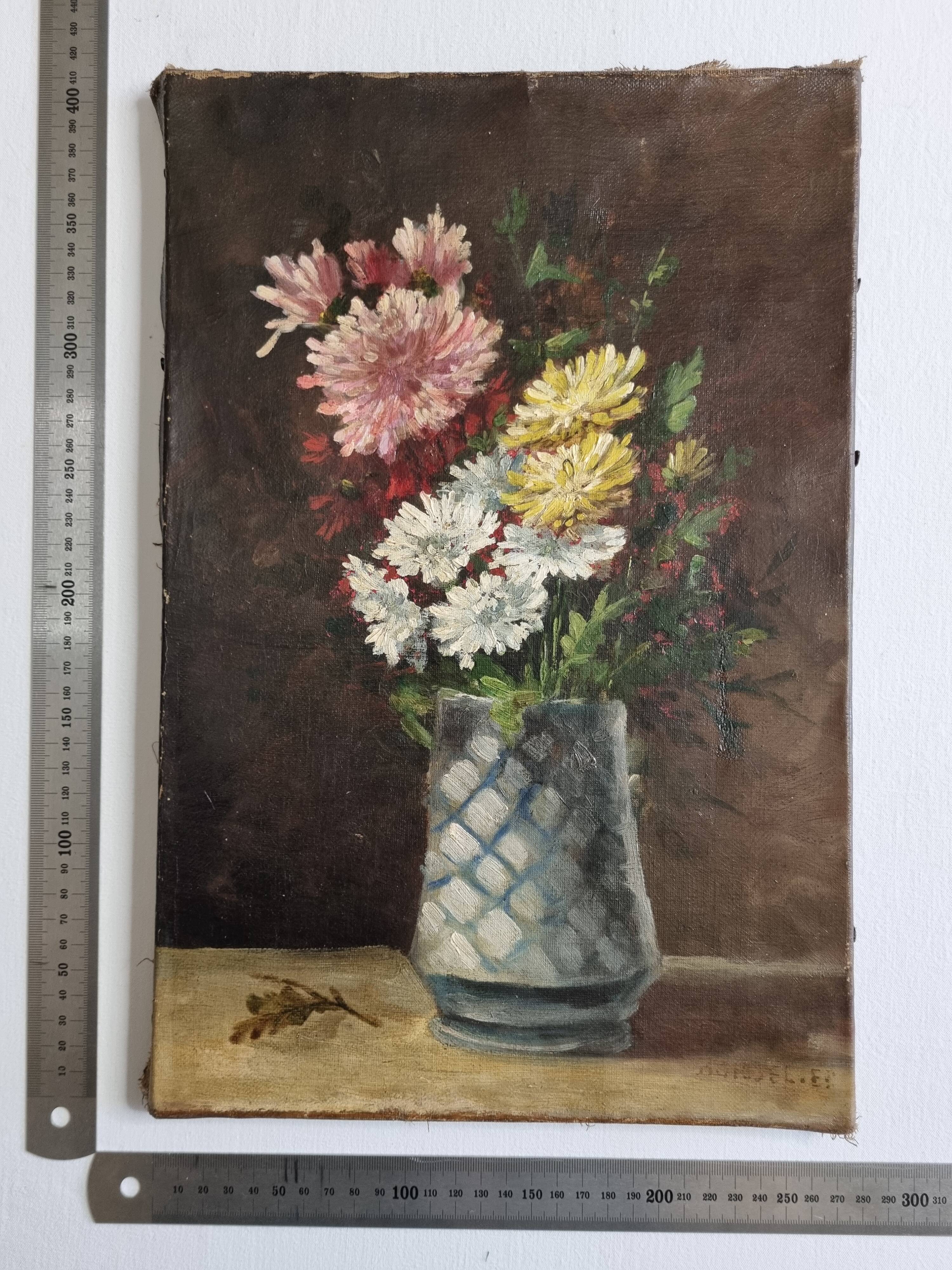 Still life with flowers, oil on canvas, signed, French school, 28 x 41 cm.