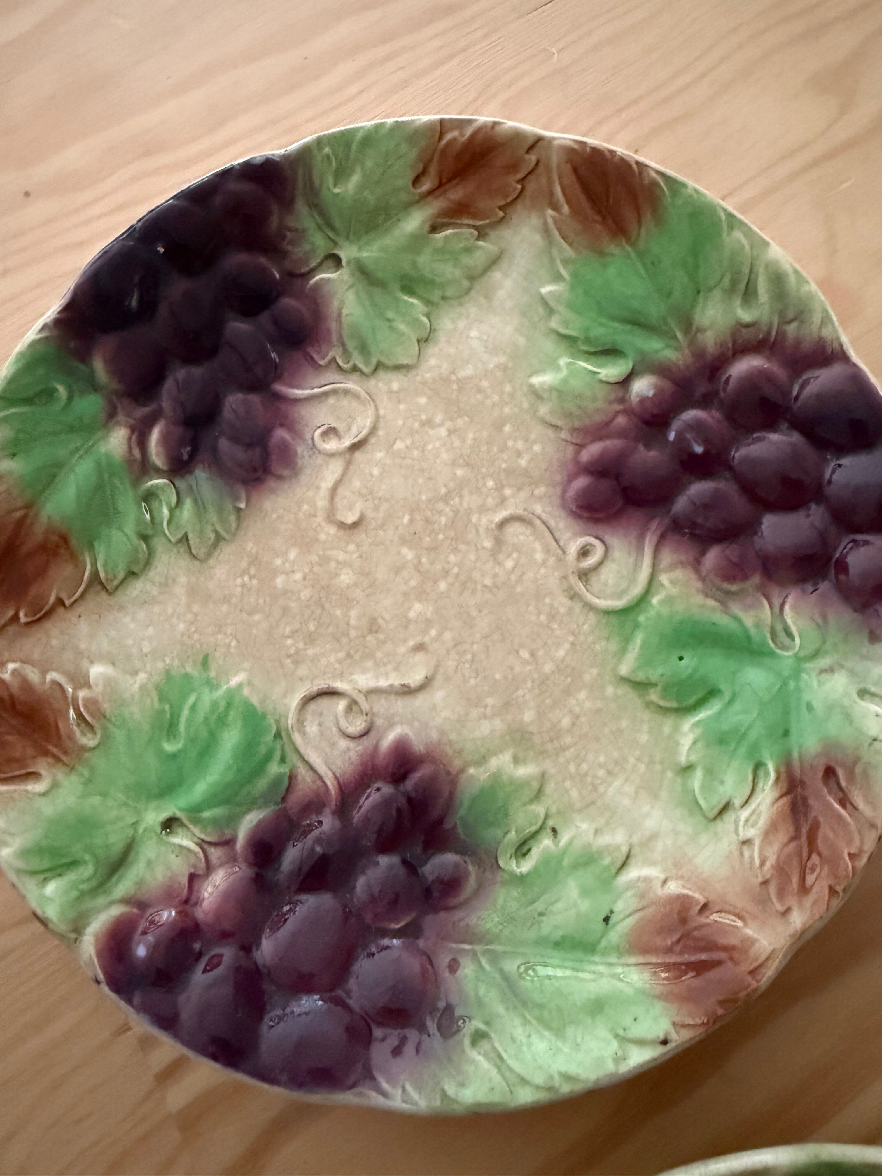Raisin slipware plates