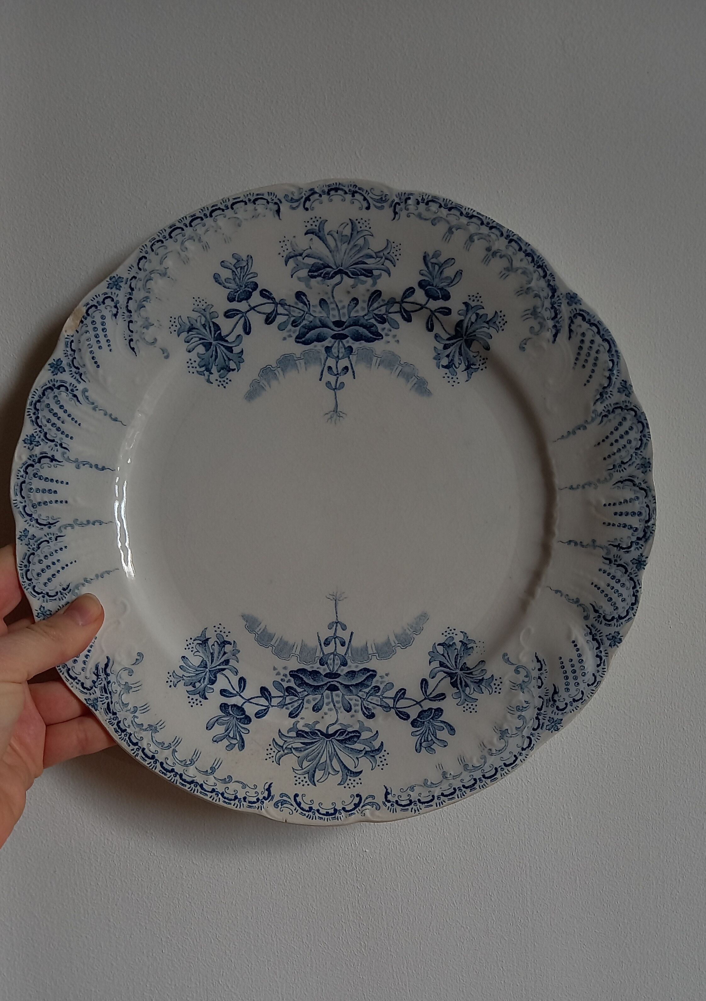 Pair of flat plates Terre de Fer "Régence" Saint-Amand & Hamage