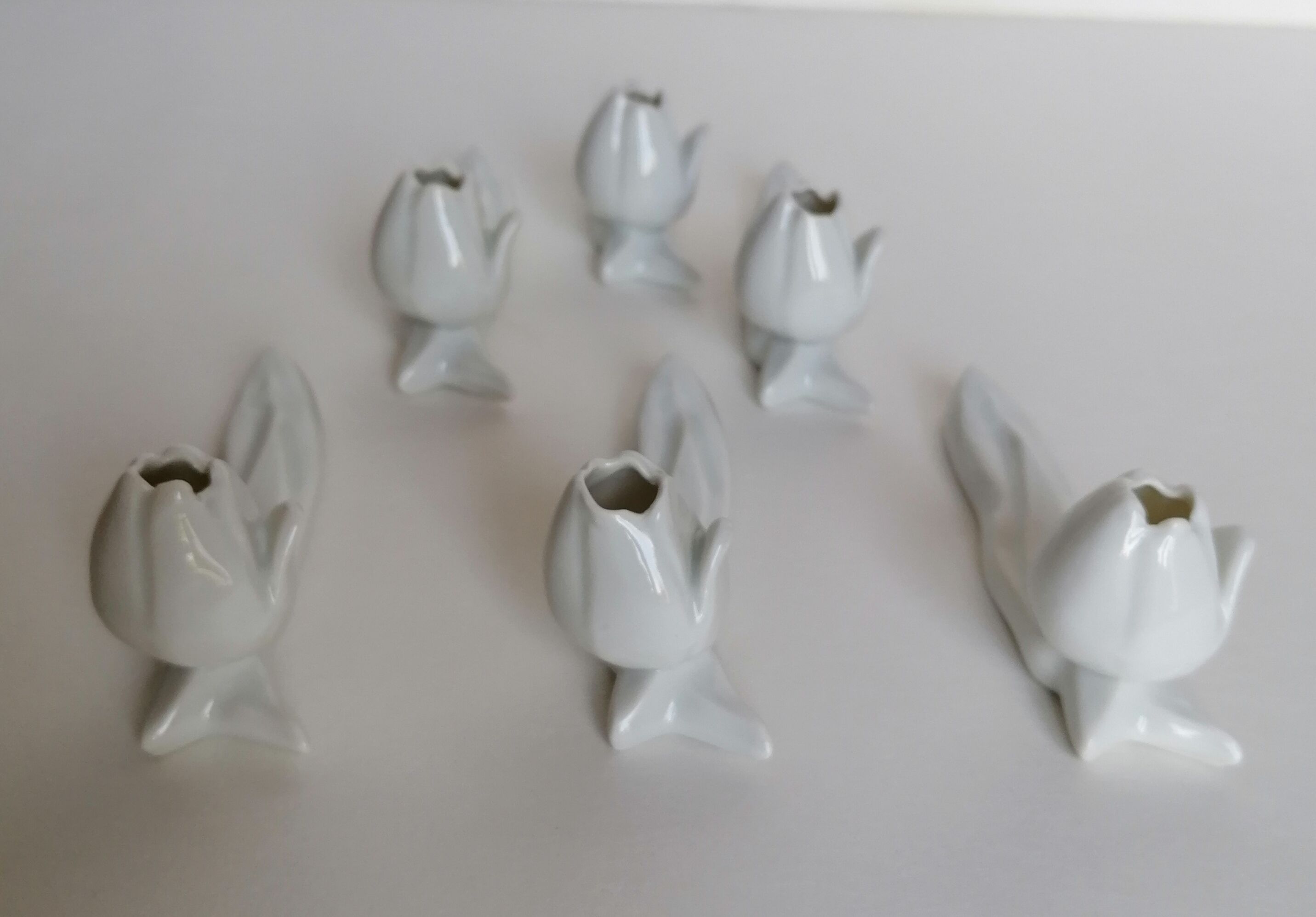 6 white porcelain knife holders