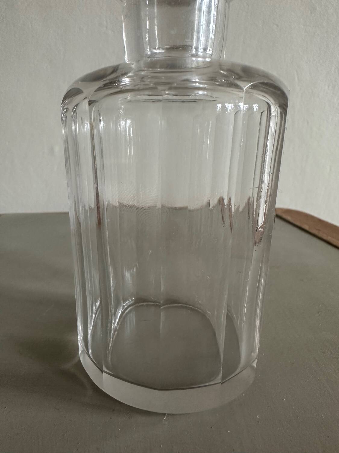 Glass bottle and its glass stopper