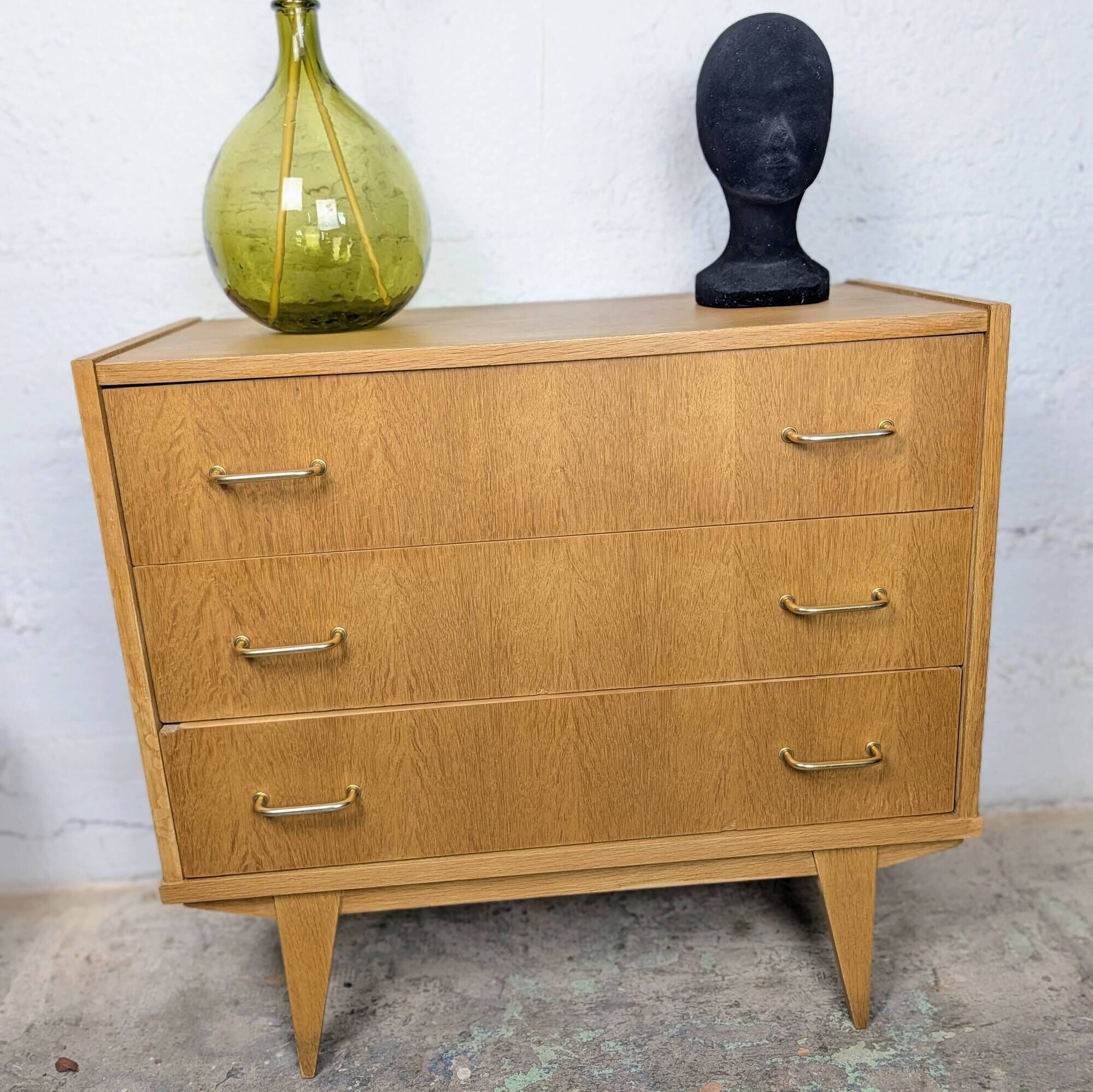 Vintage chest of drawers with 3 drawers
