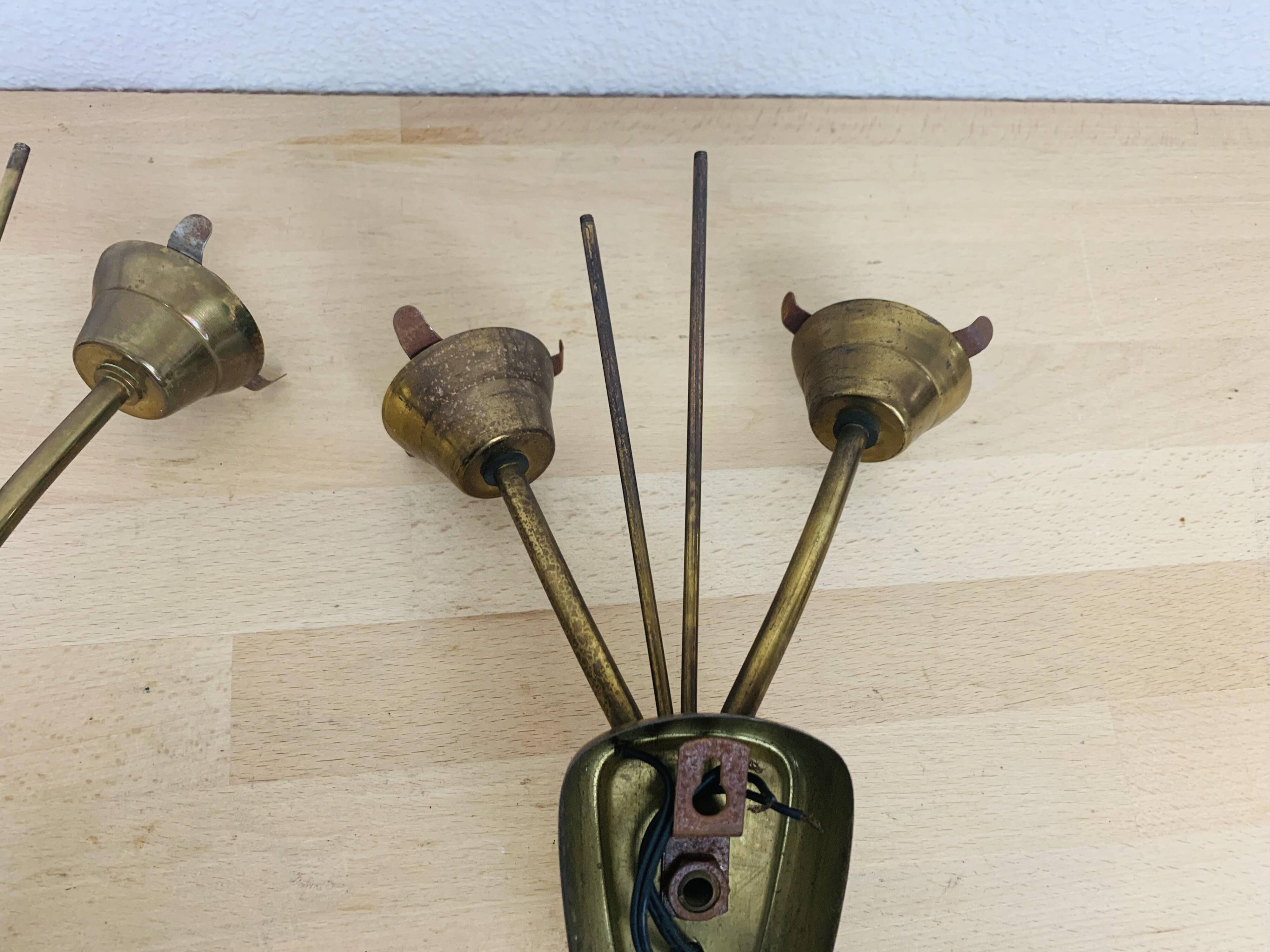 Paire d'appliques en laiton et opaline, années 50