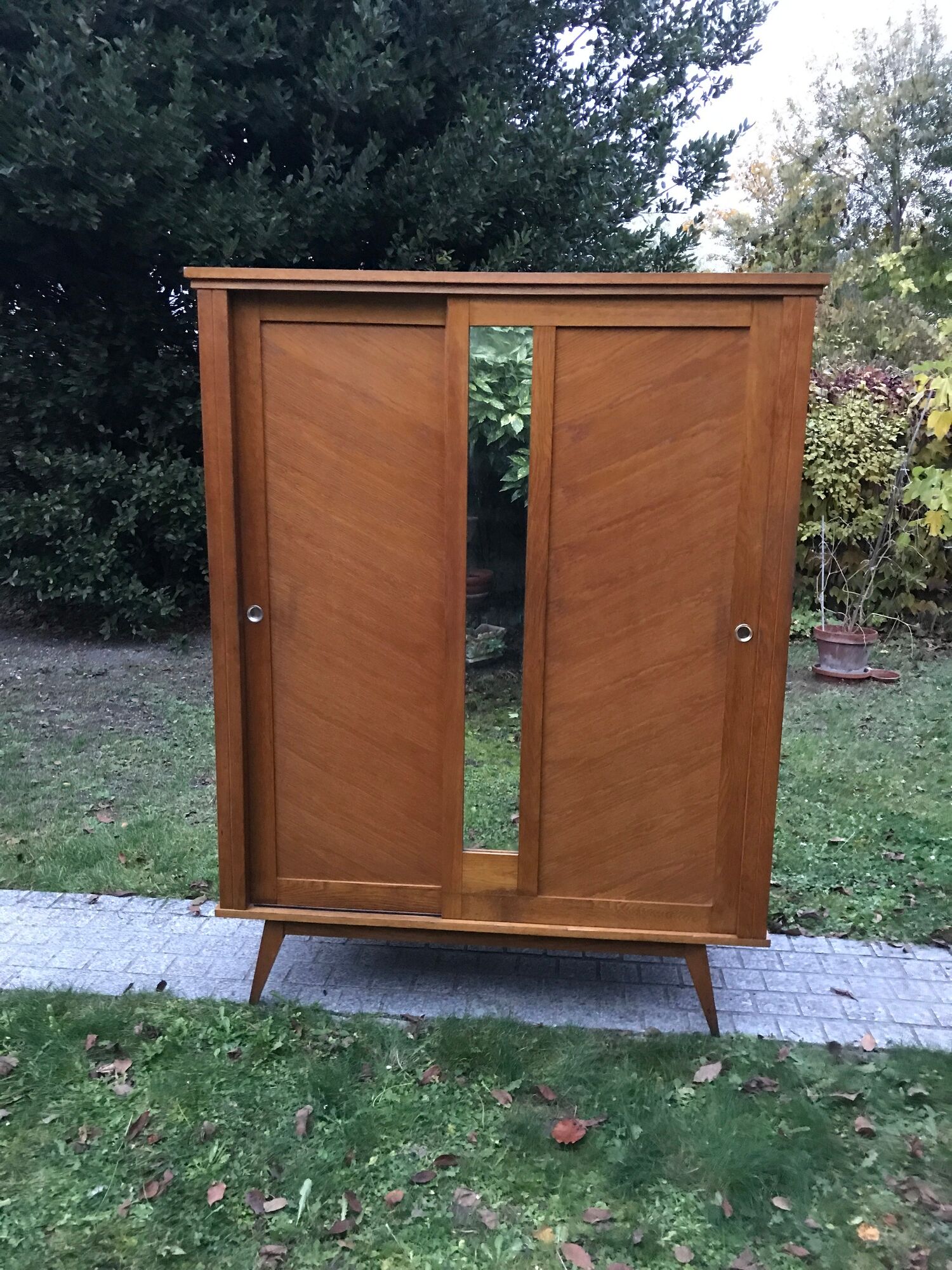 Feet compass vintage 1950 wardrobe sliding doors