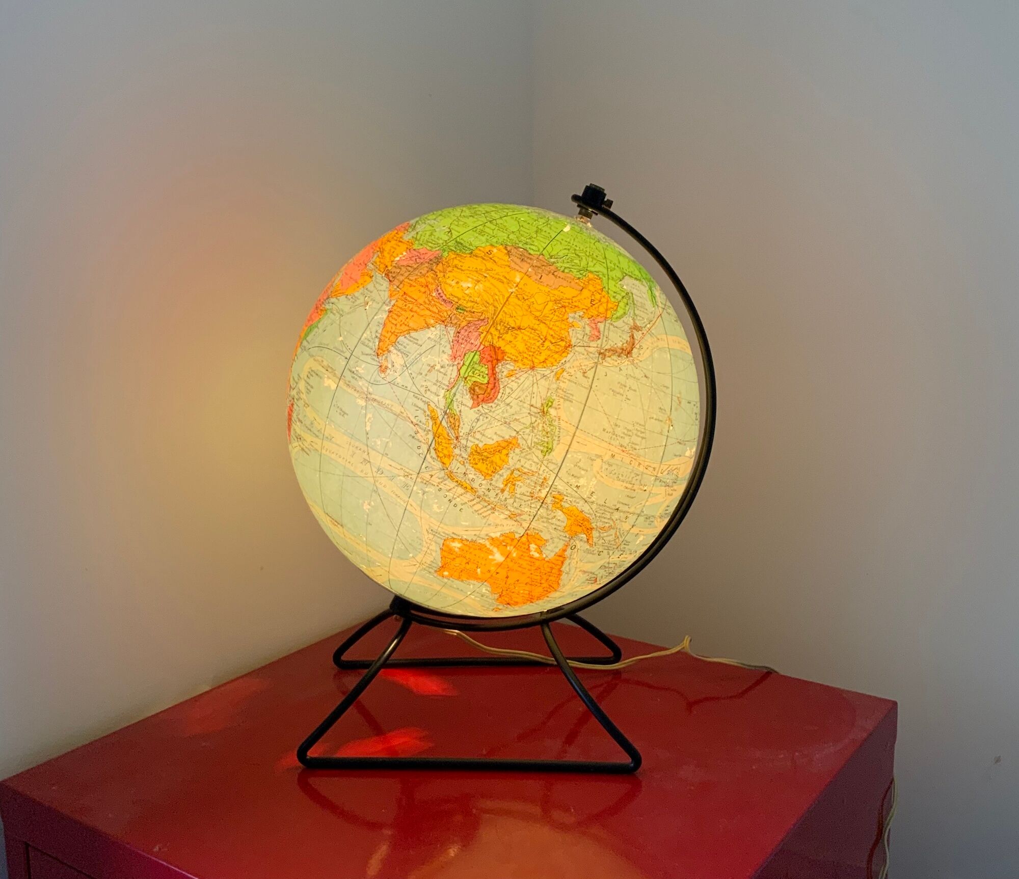 Vintage globe 1930 Perrina Picquart Metal and glass entirely original map geography