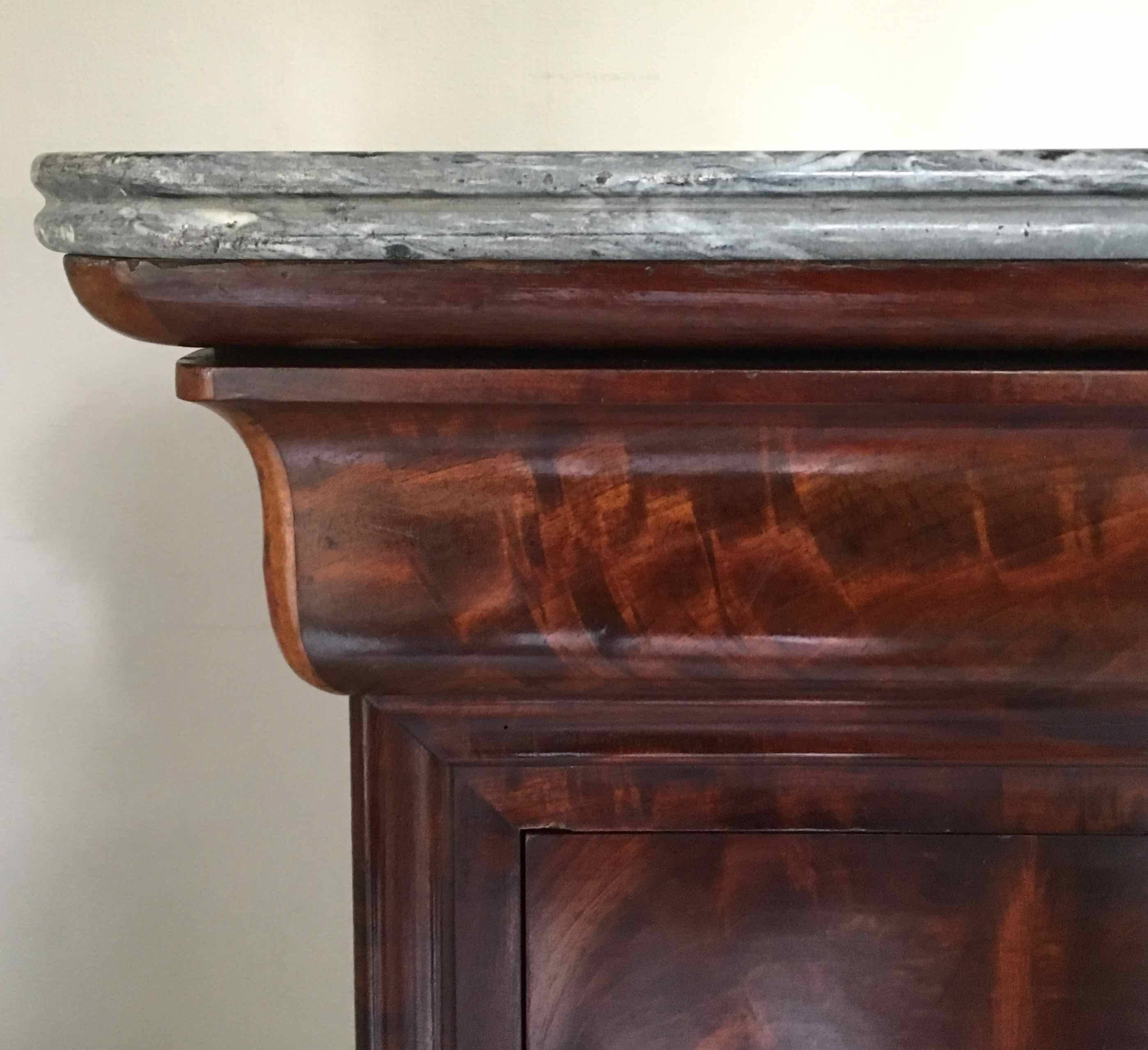 Commode XIXe Louis Philippe marbre sainte anne et noyer
