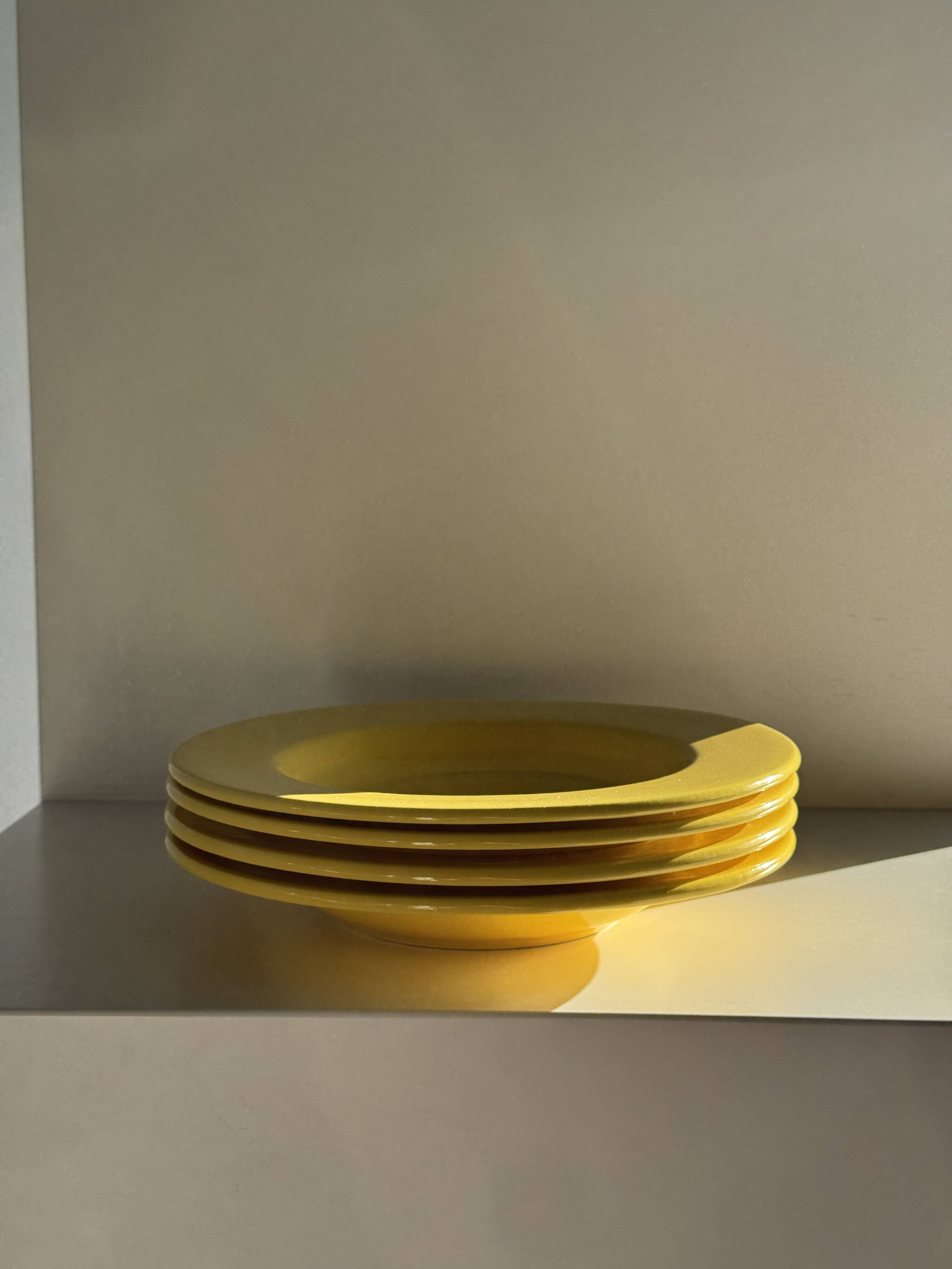 Set of 6 vintage yellow deep plates D22.5 H3.5