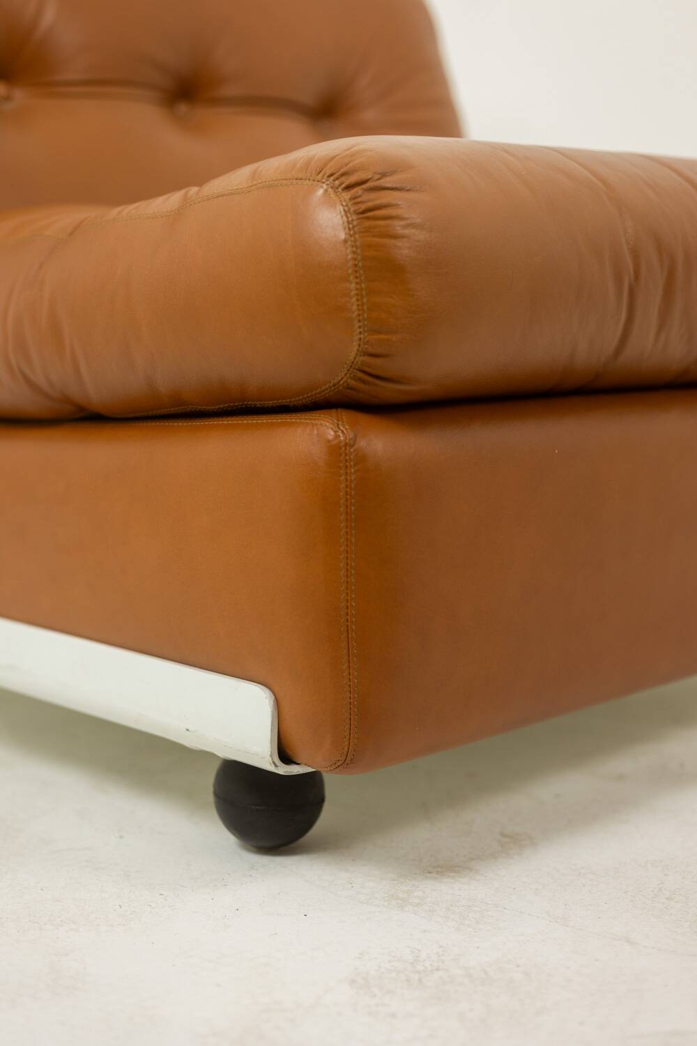 Mario Bellini, for B&B Amanta armchair in leather. Around 1970.