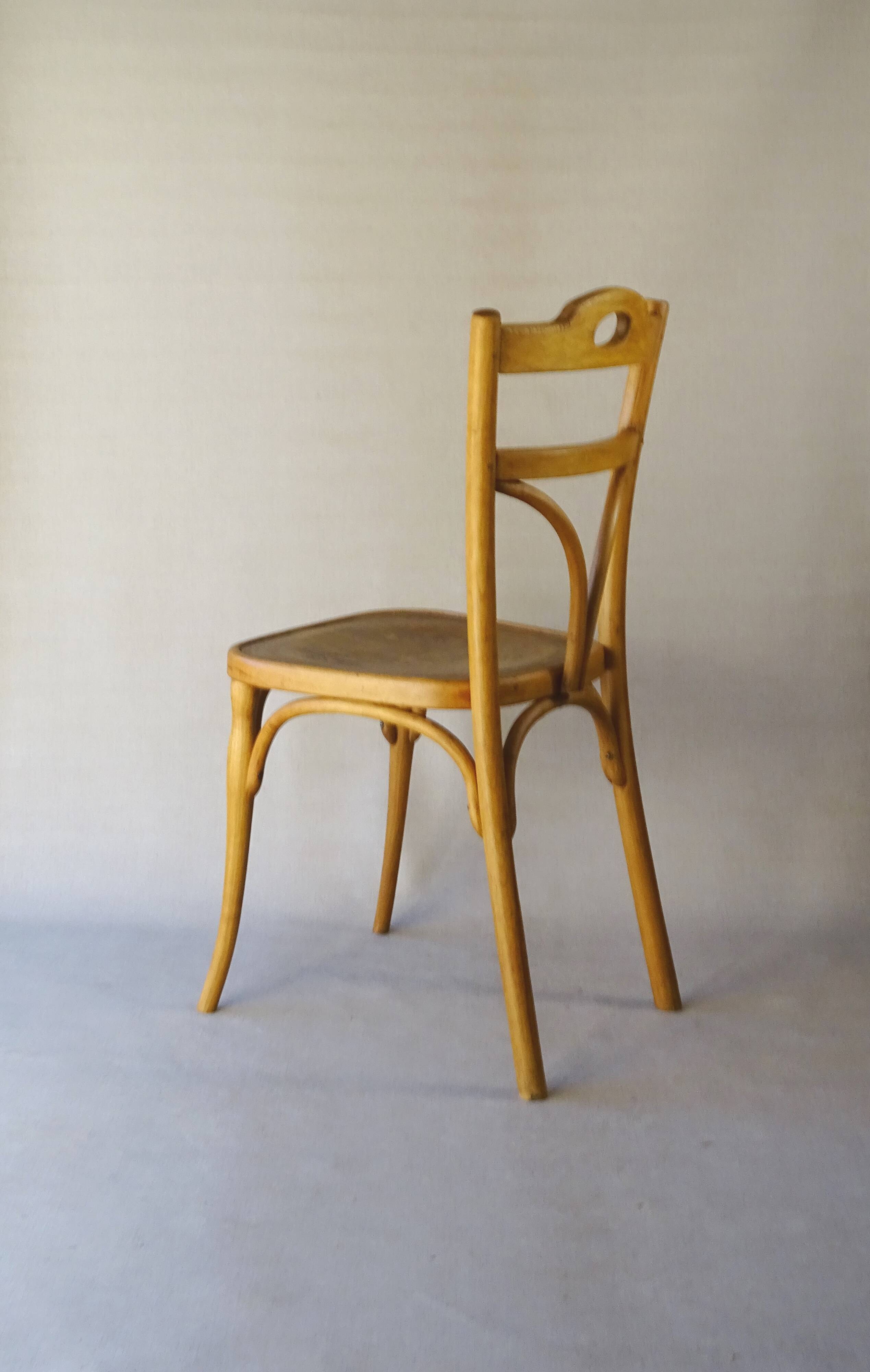 2 bistro chairs from 1905 by KOHN No. 187, wooden seats with 5 fleur-de-lis motifs