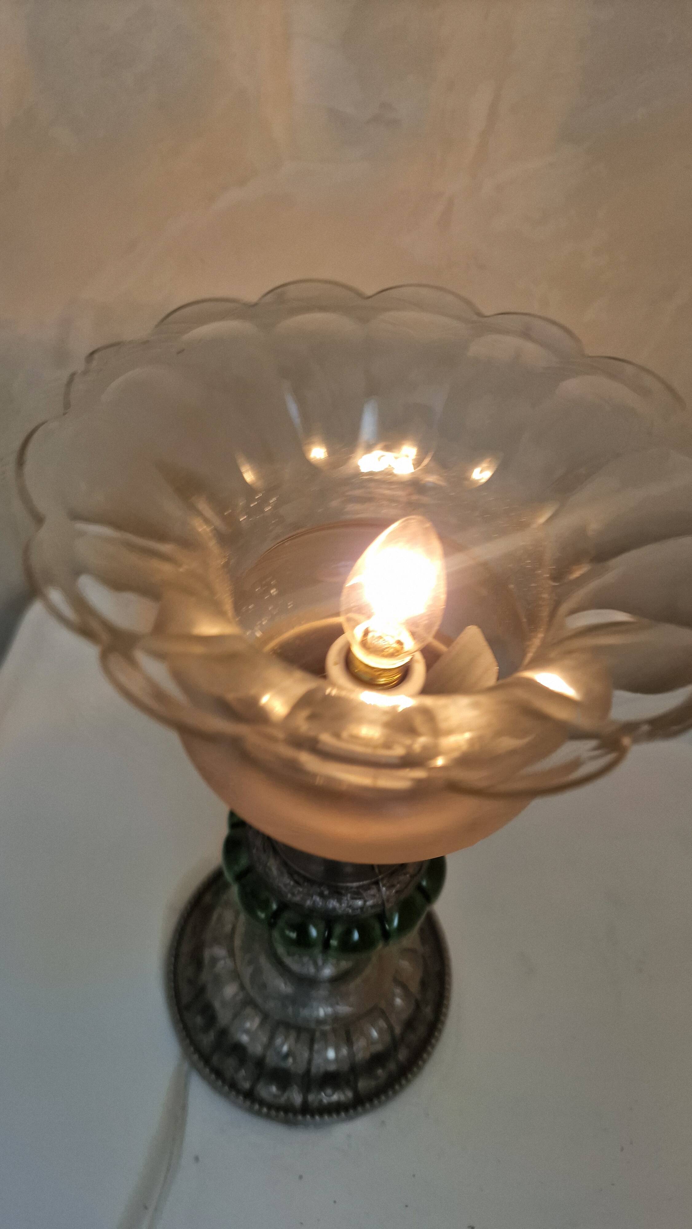 Lampe de table élégant verre et metal