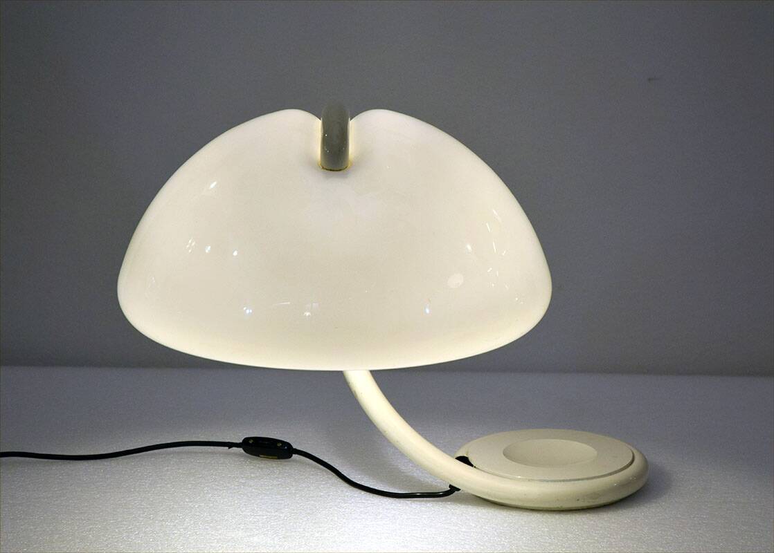 o Martinelli Serpente table lamp from the 1960s
