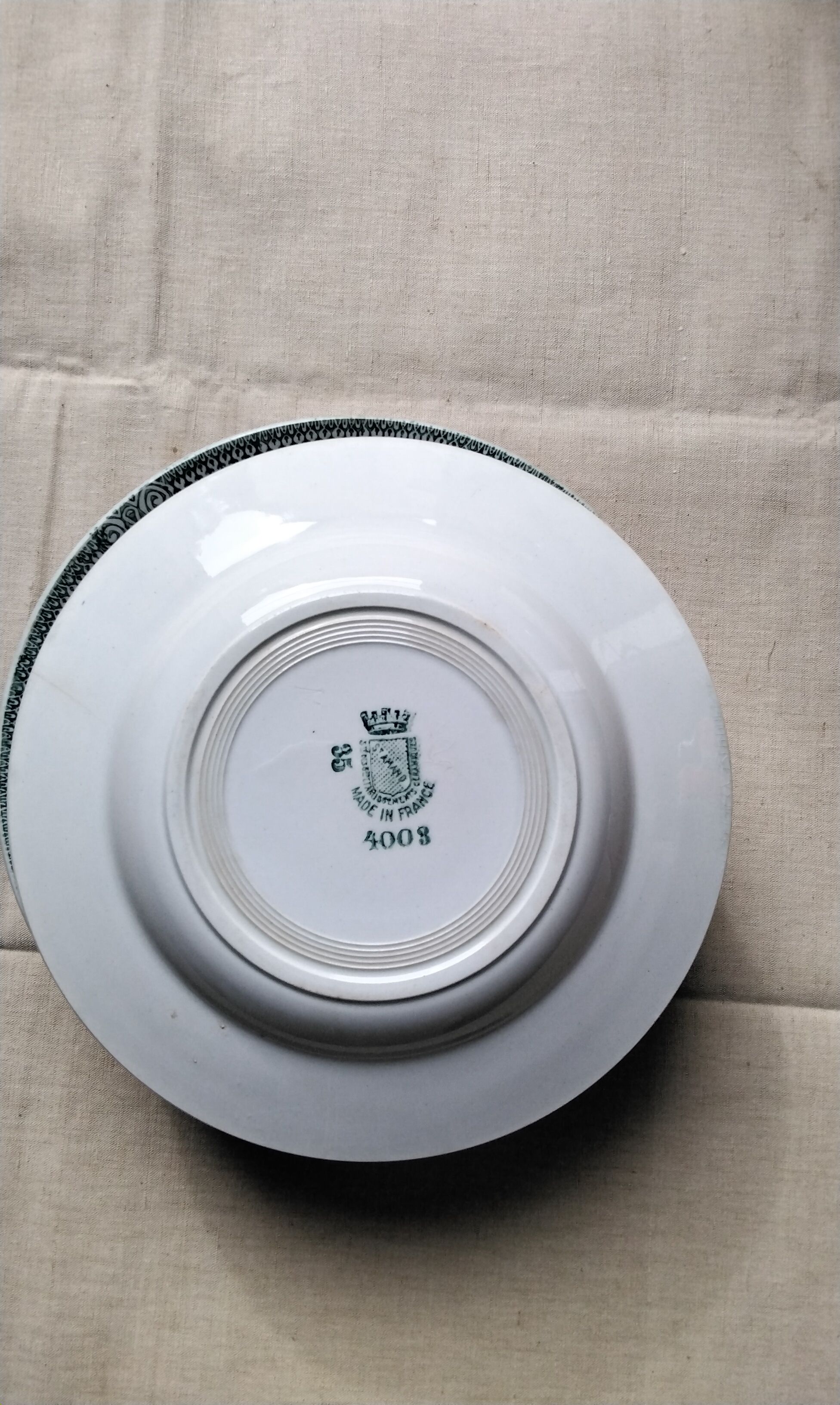 Set of 10 hollow plates